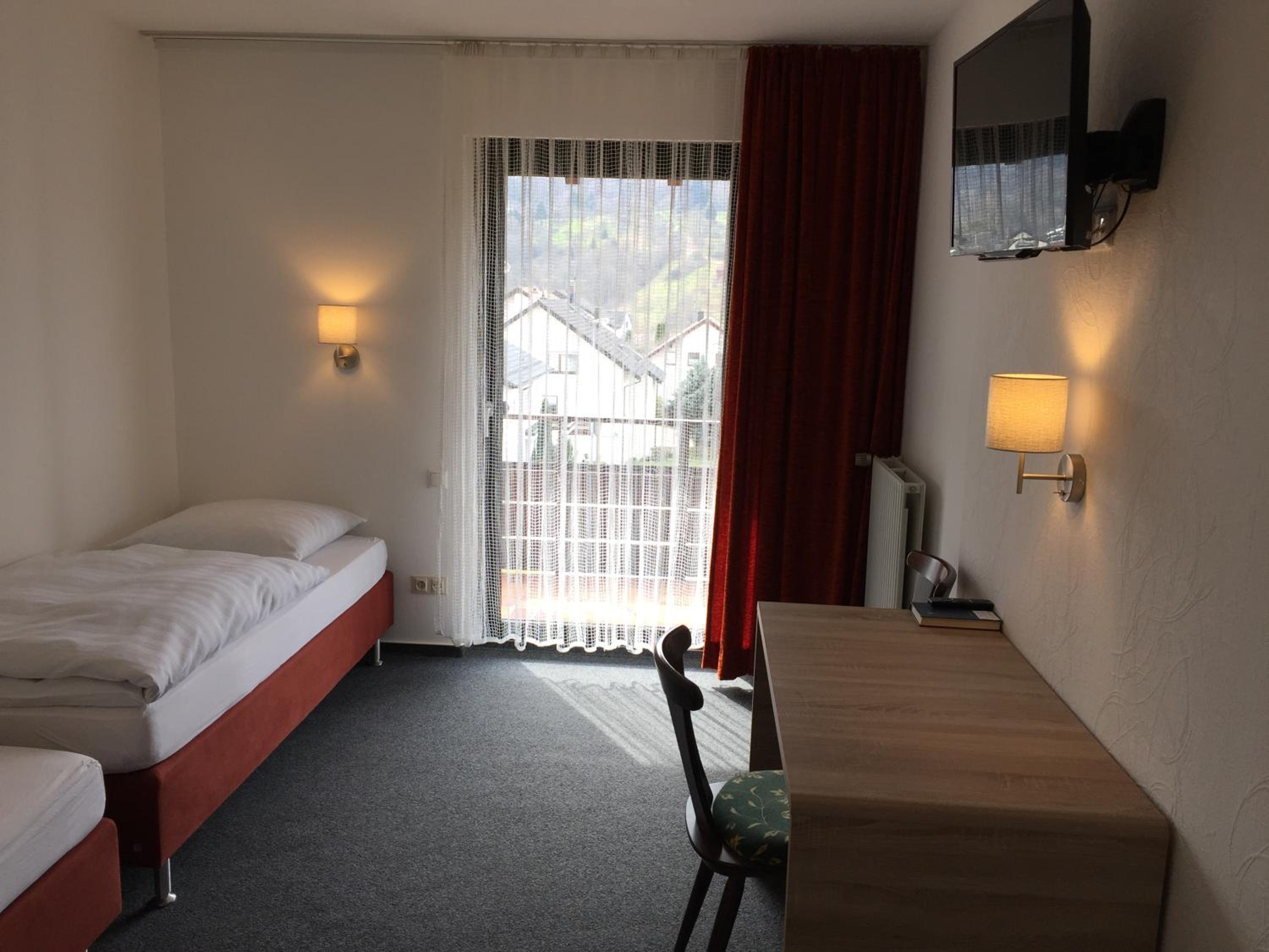Twin Room - Photo 5