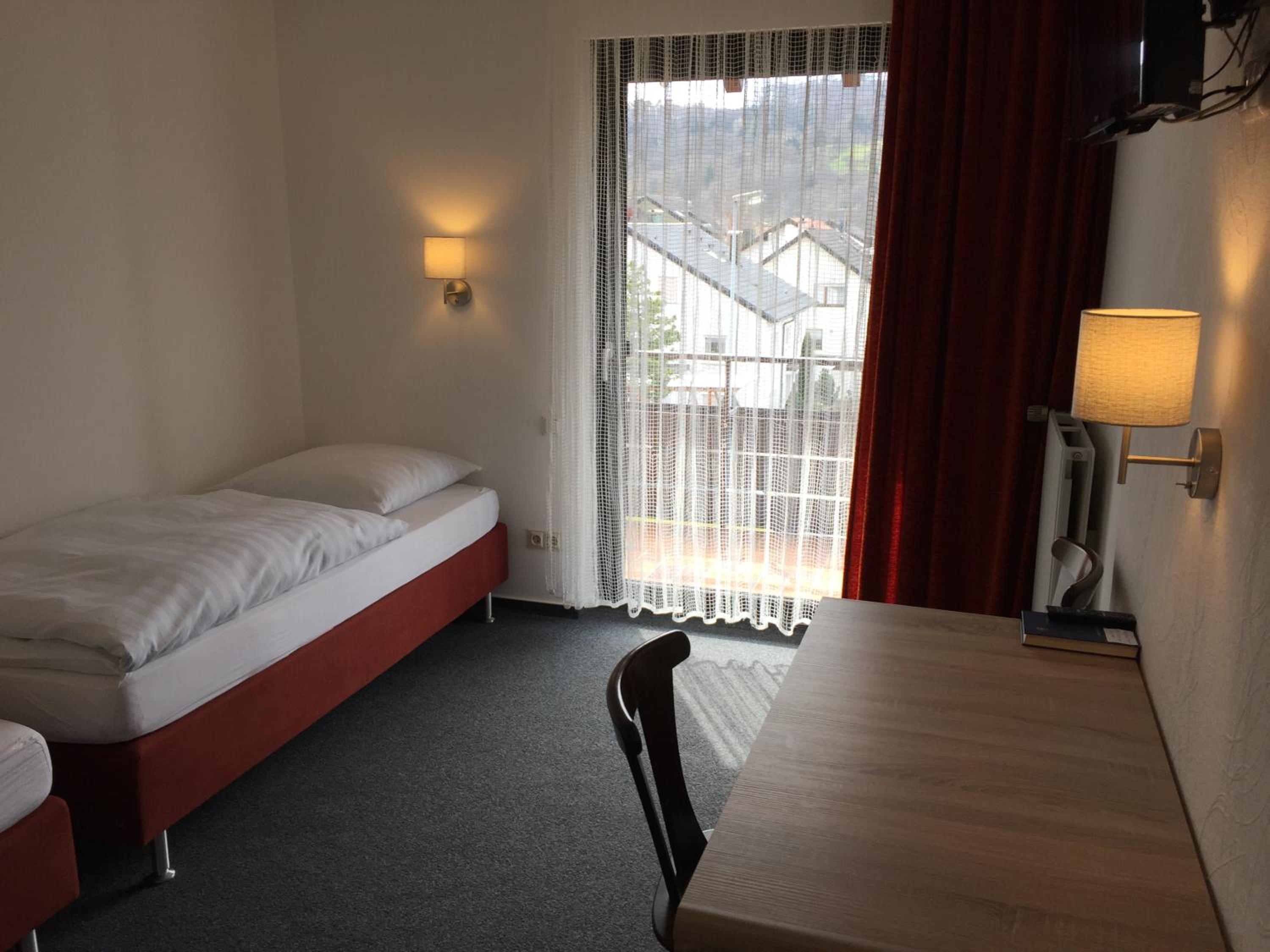 Twin Room - Photo 2