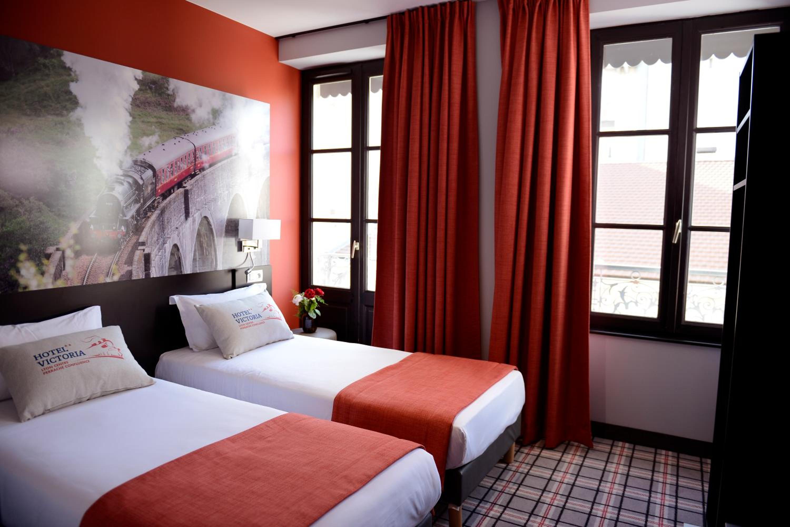 Twin Room - Photo 3