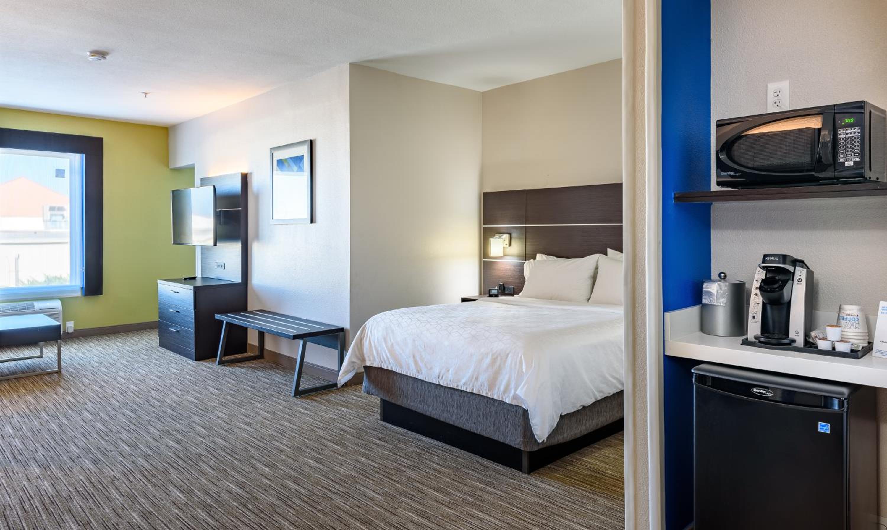 Standard King Room - Photo 3
