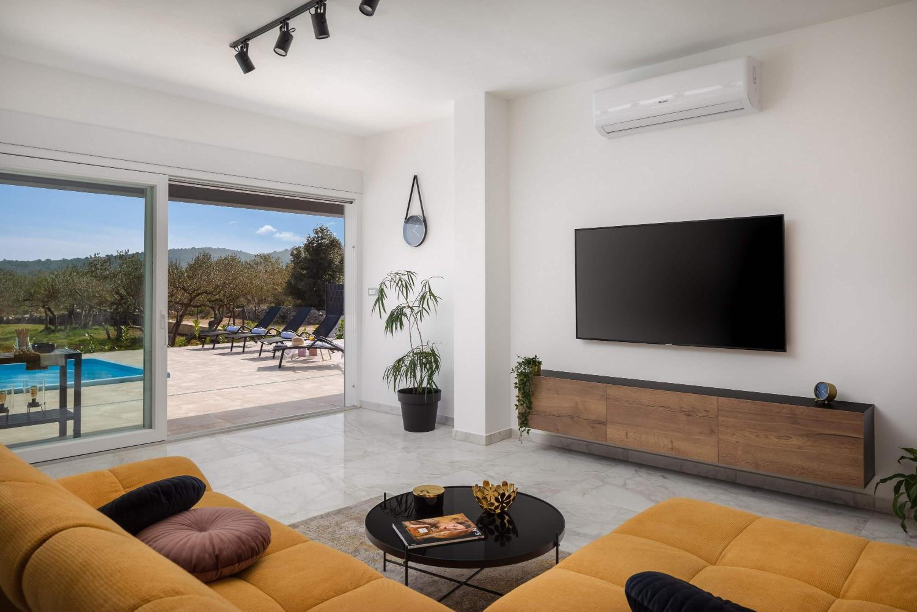 Three-Bedroom Villa photo 1