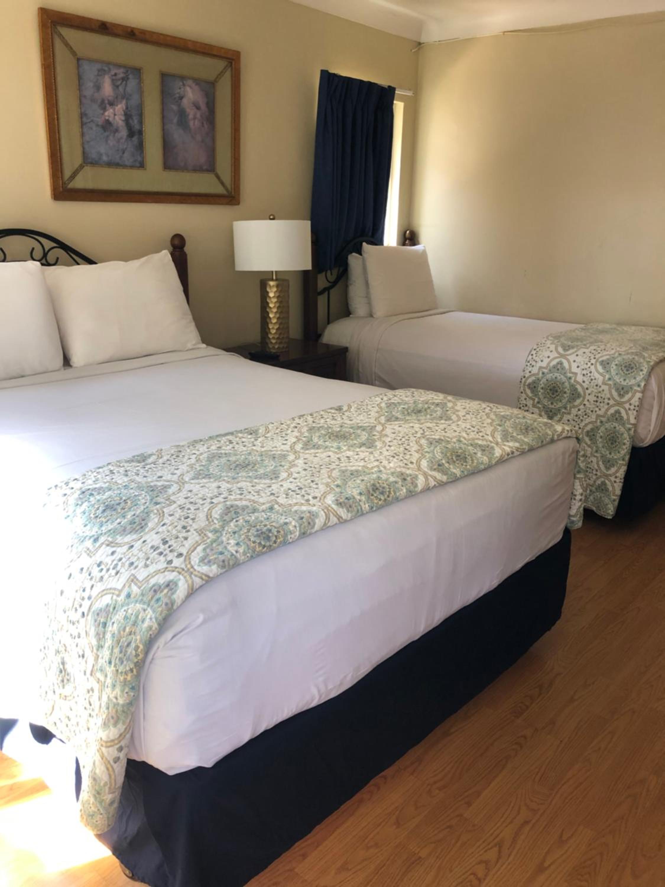 Deluxe Queen Room