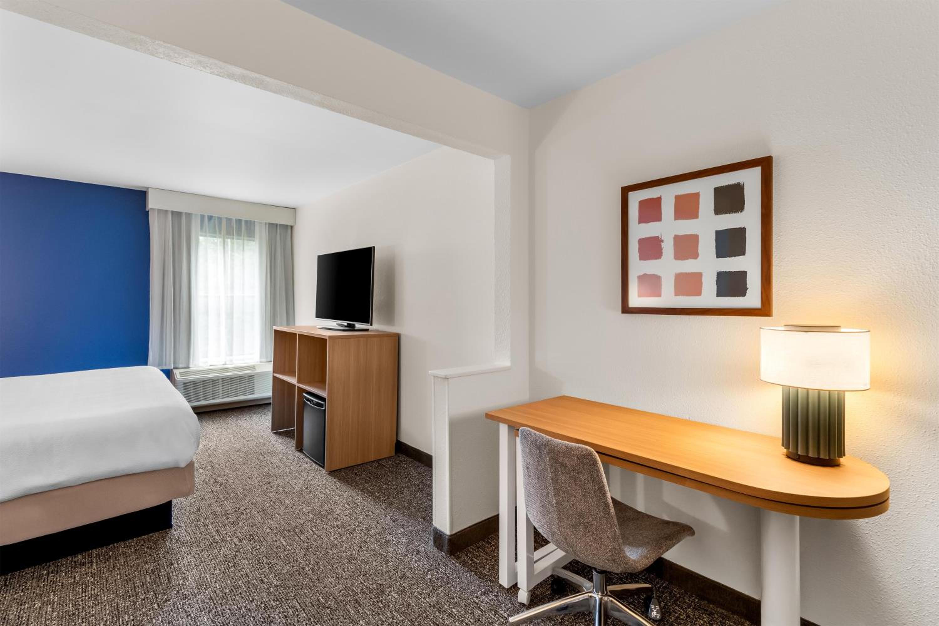 King Room with Sofa Bed - Non-Smoking