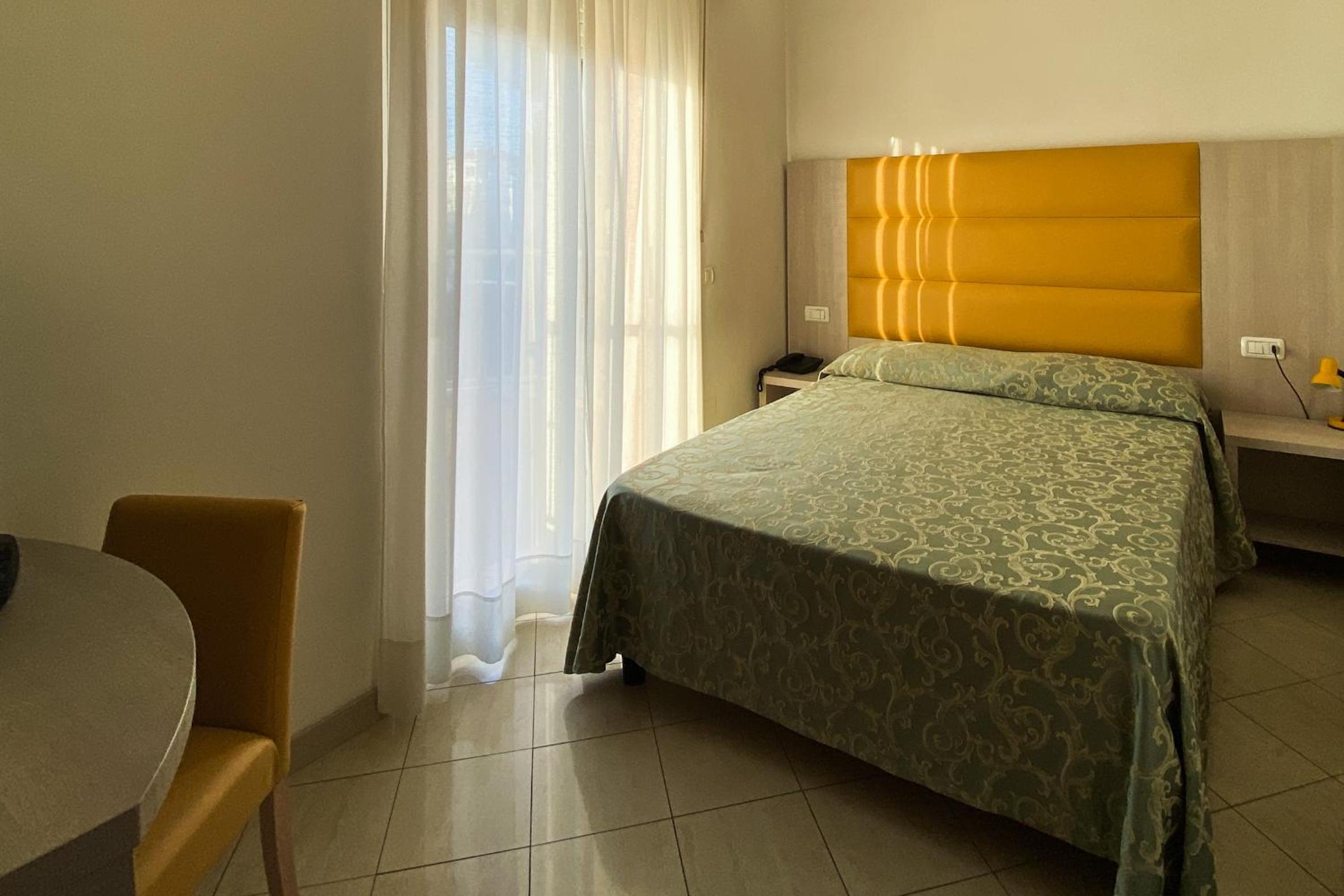 Small Double Room - Photo 2