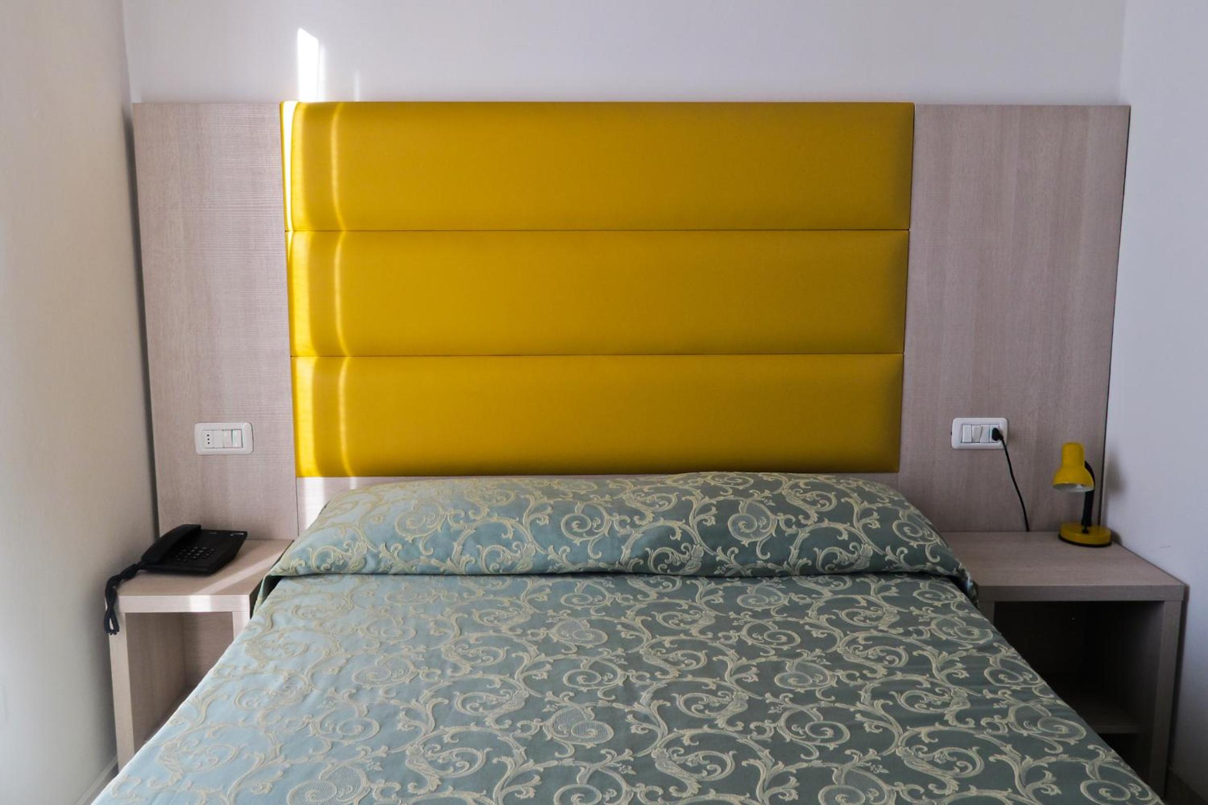 Small Double Room - Photo 3