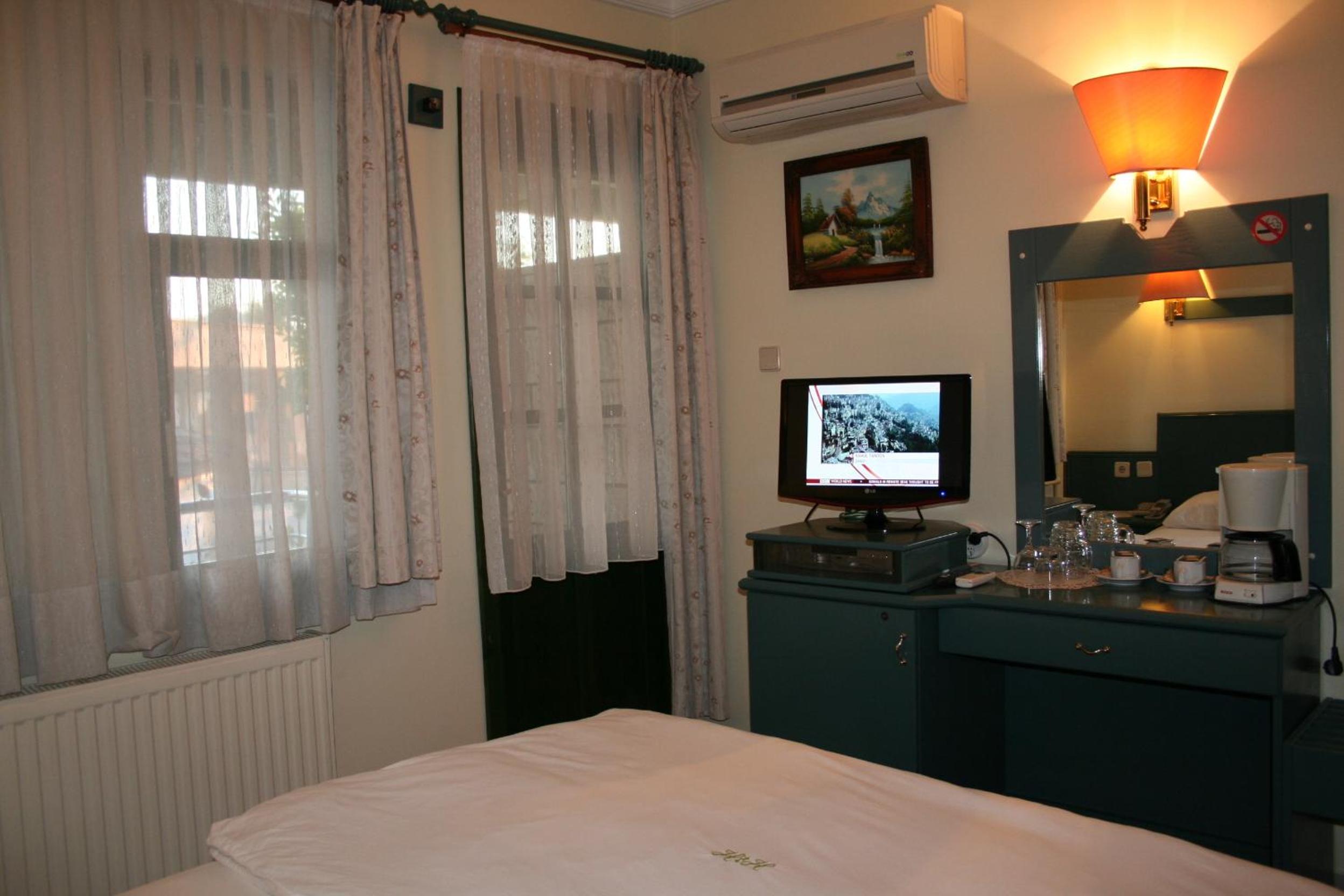 Double Room with Back Garden View - Photo 1