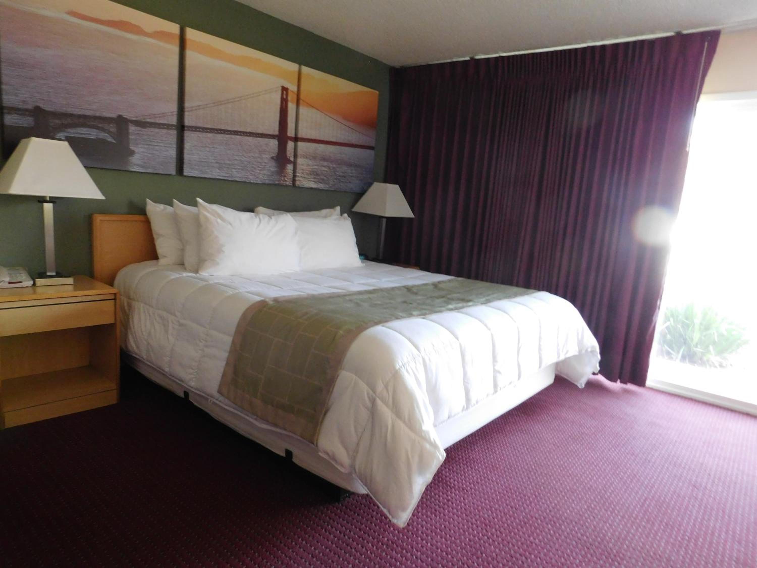 King Room - Non-Smoking - Photo 1