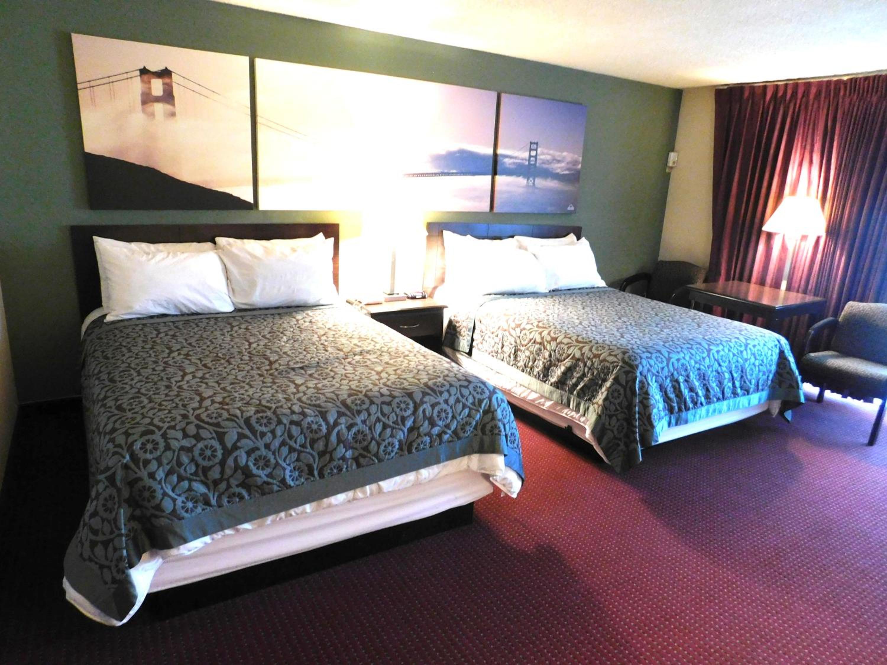Queen Room with Two Queen Beds - Non-Smoking - Photo 1