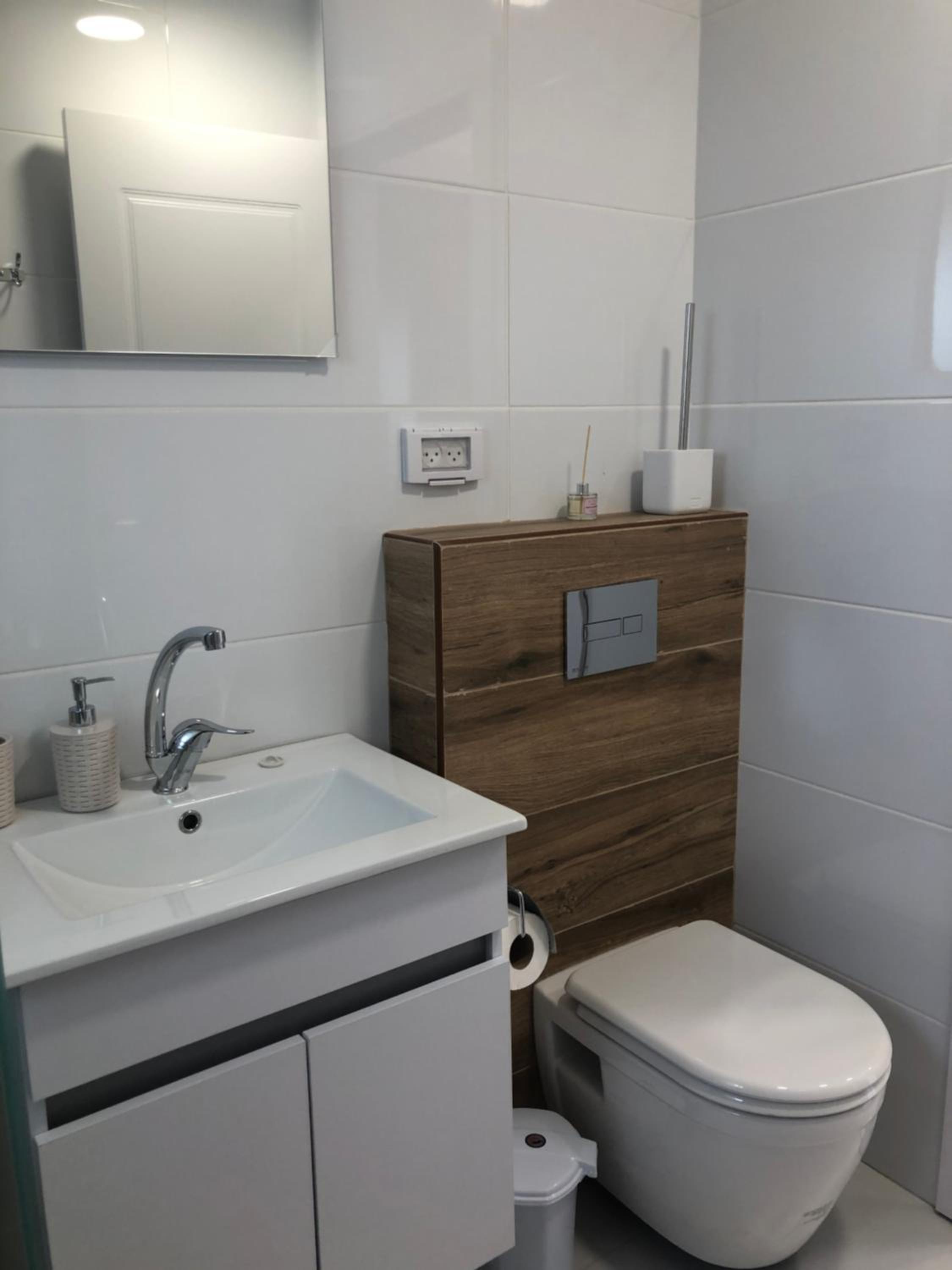 Two-Bedroom House - Photo 25