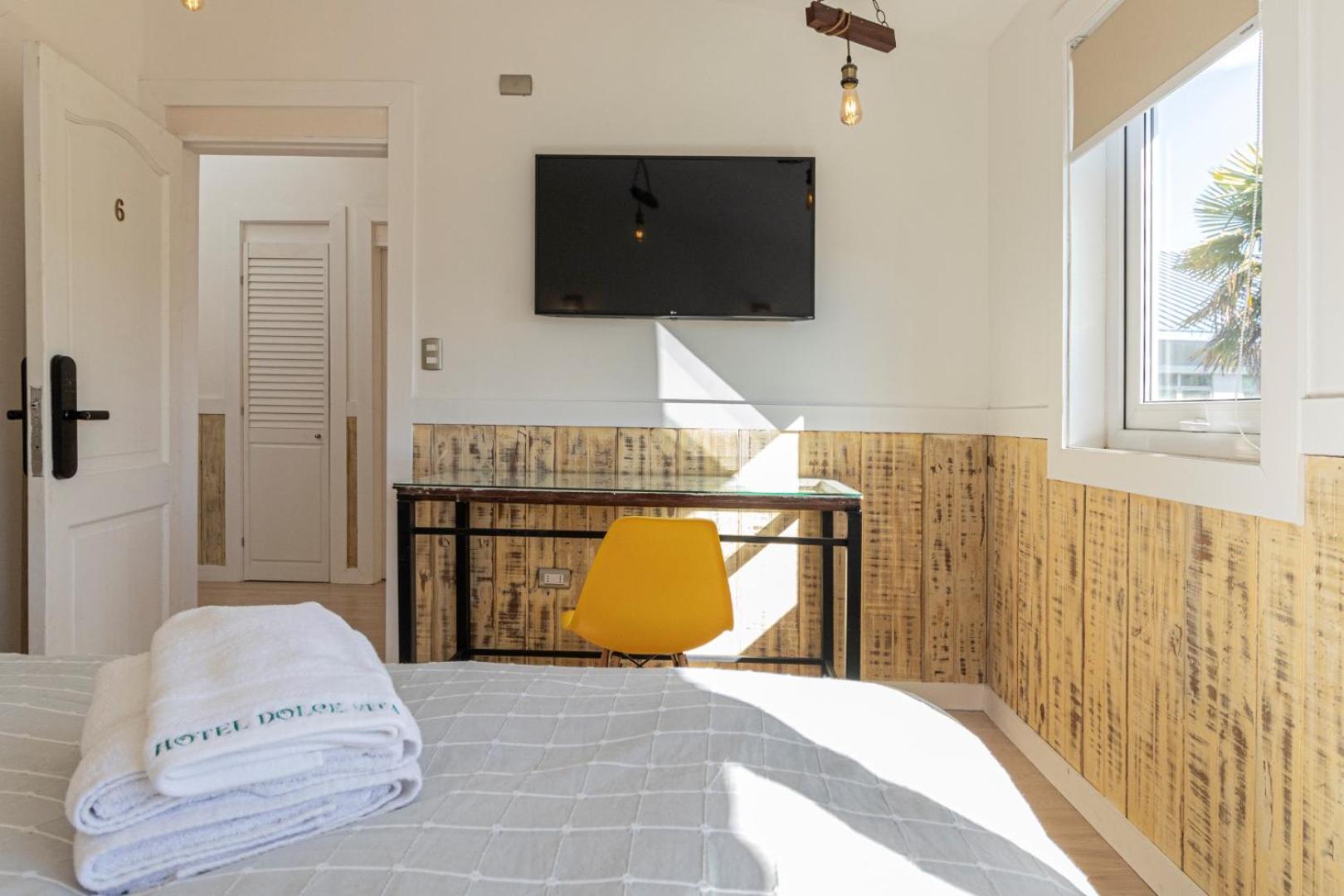 Double or Twin Room with Private Bathroom photo 2