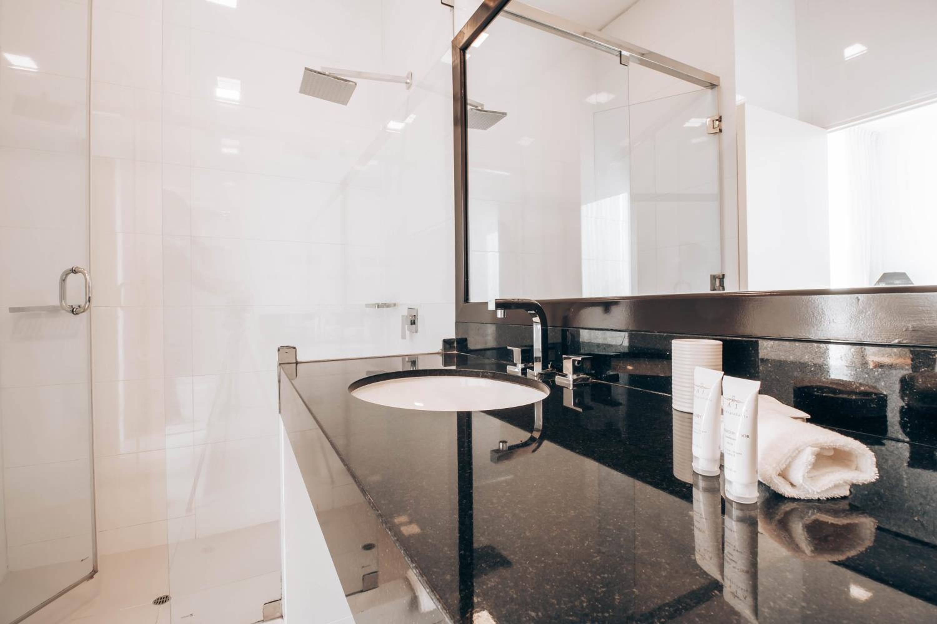 Executive Suite - Photo 11
