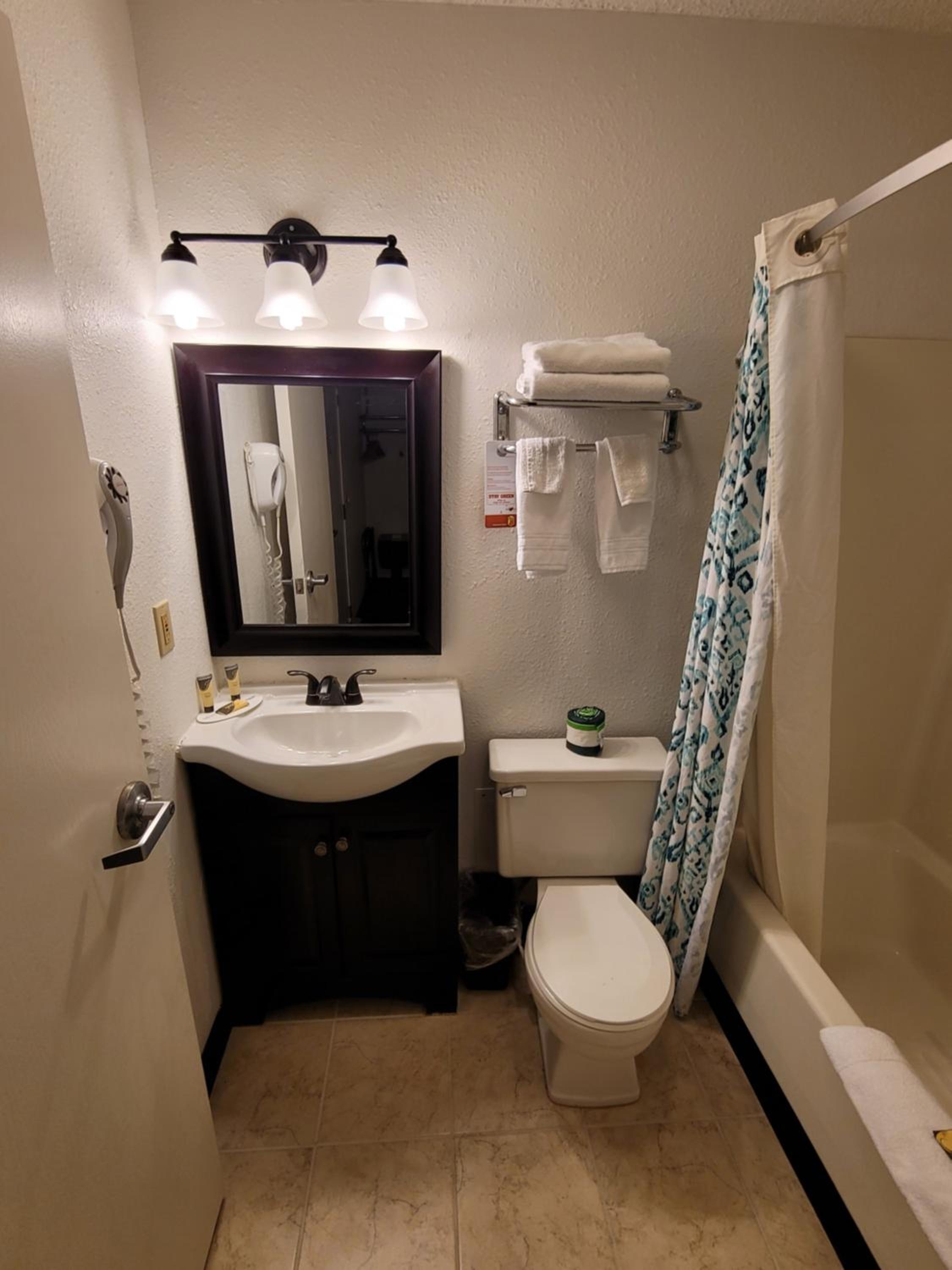 King Studio Suite with Jacuzzi Tub, Non-Smoking - Photo 7