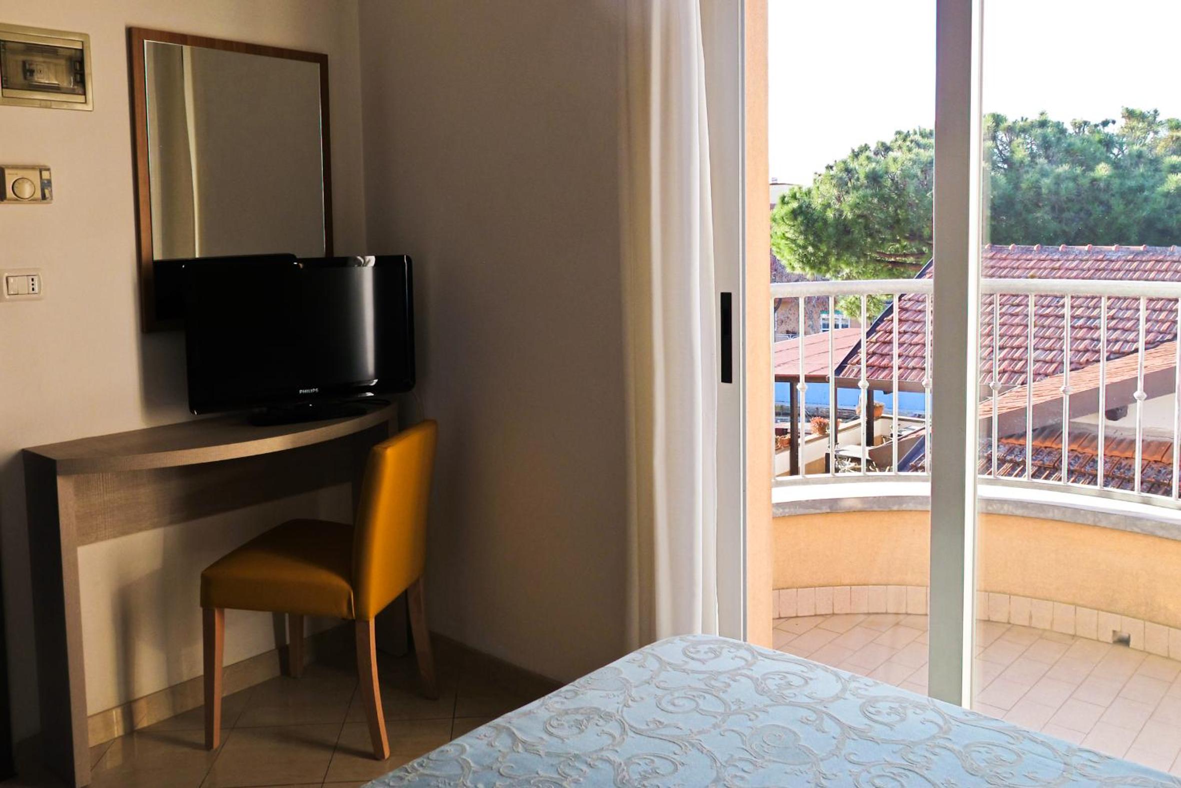 Small Double Room - Photo 4