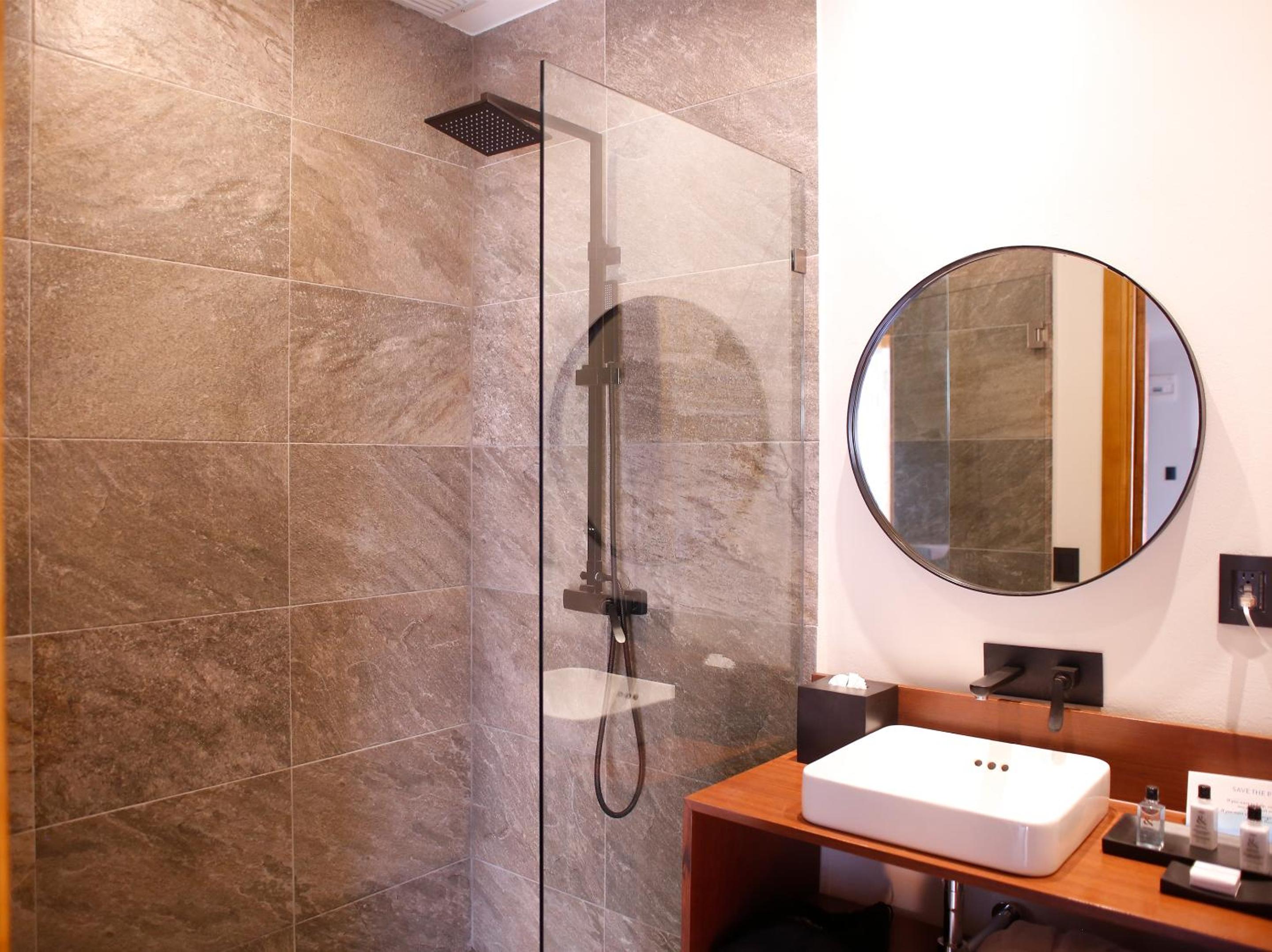 Superior Suite - Photo 13