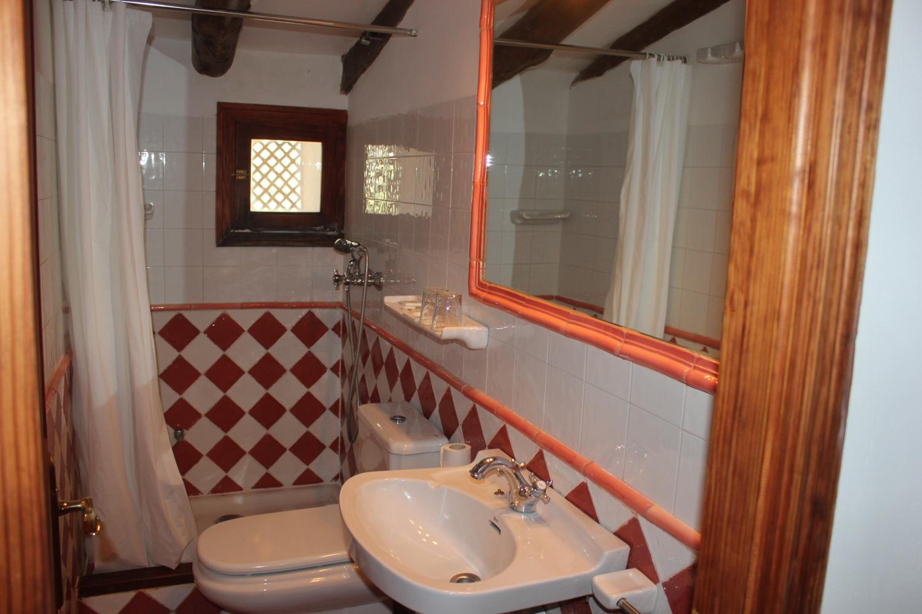 Double or Twin Room - Photo 11