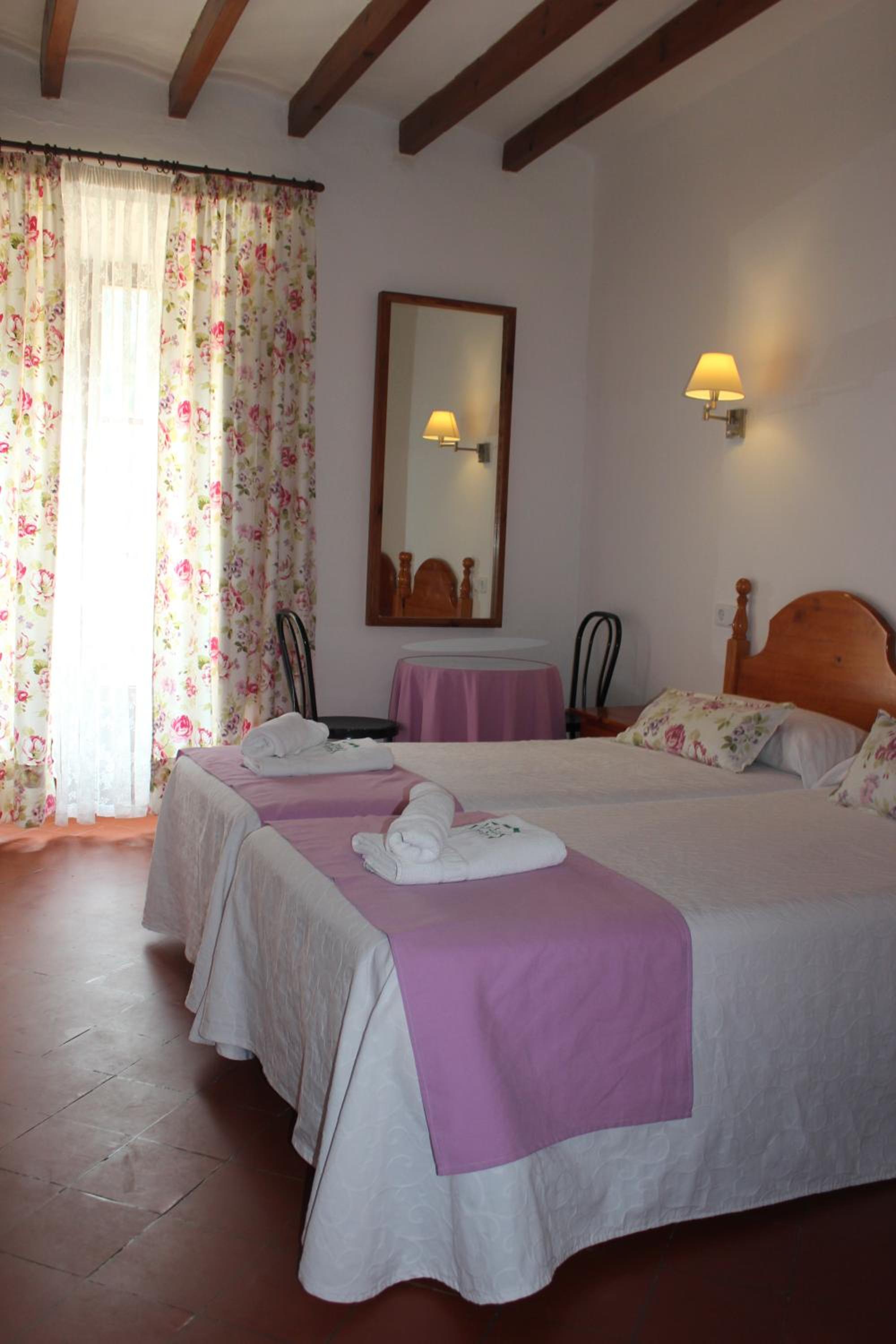 Double or Twin Room - Photo 3
