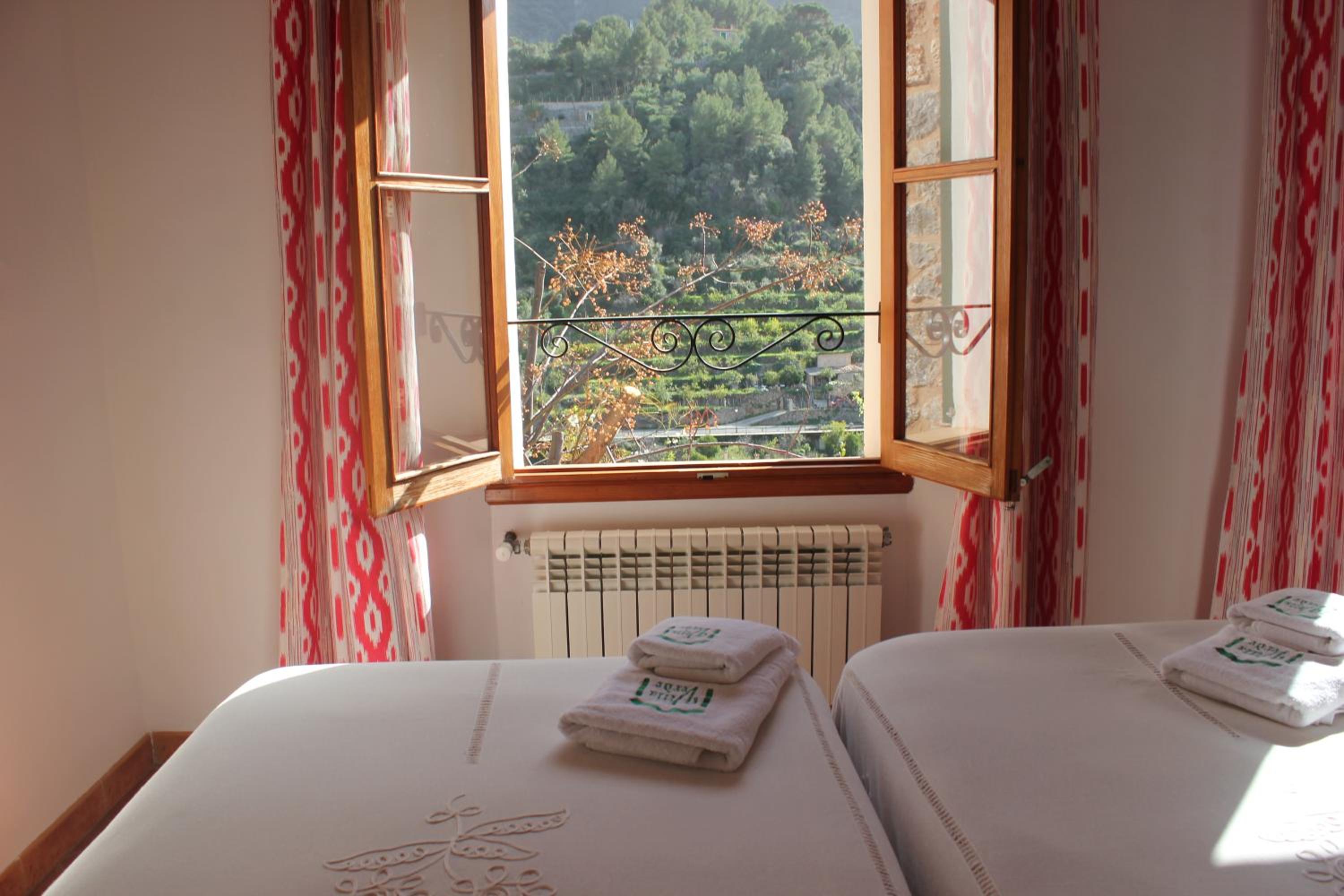 Double or Twin Room - Photo 12