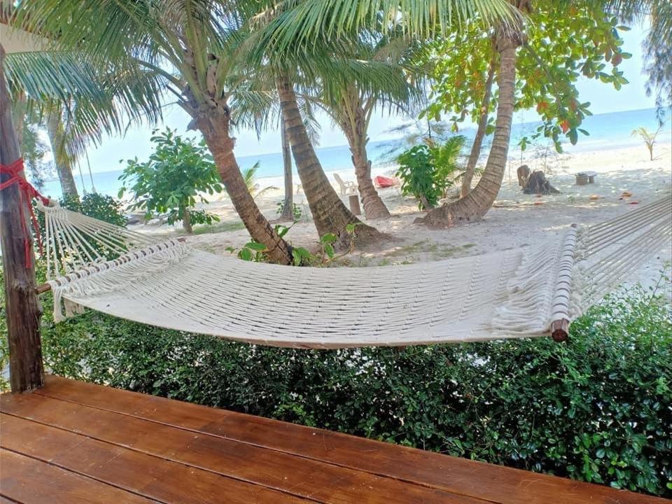 Bungalow - Beach Front - Photo 19