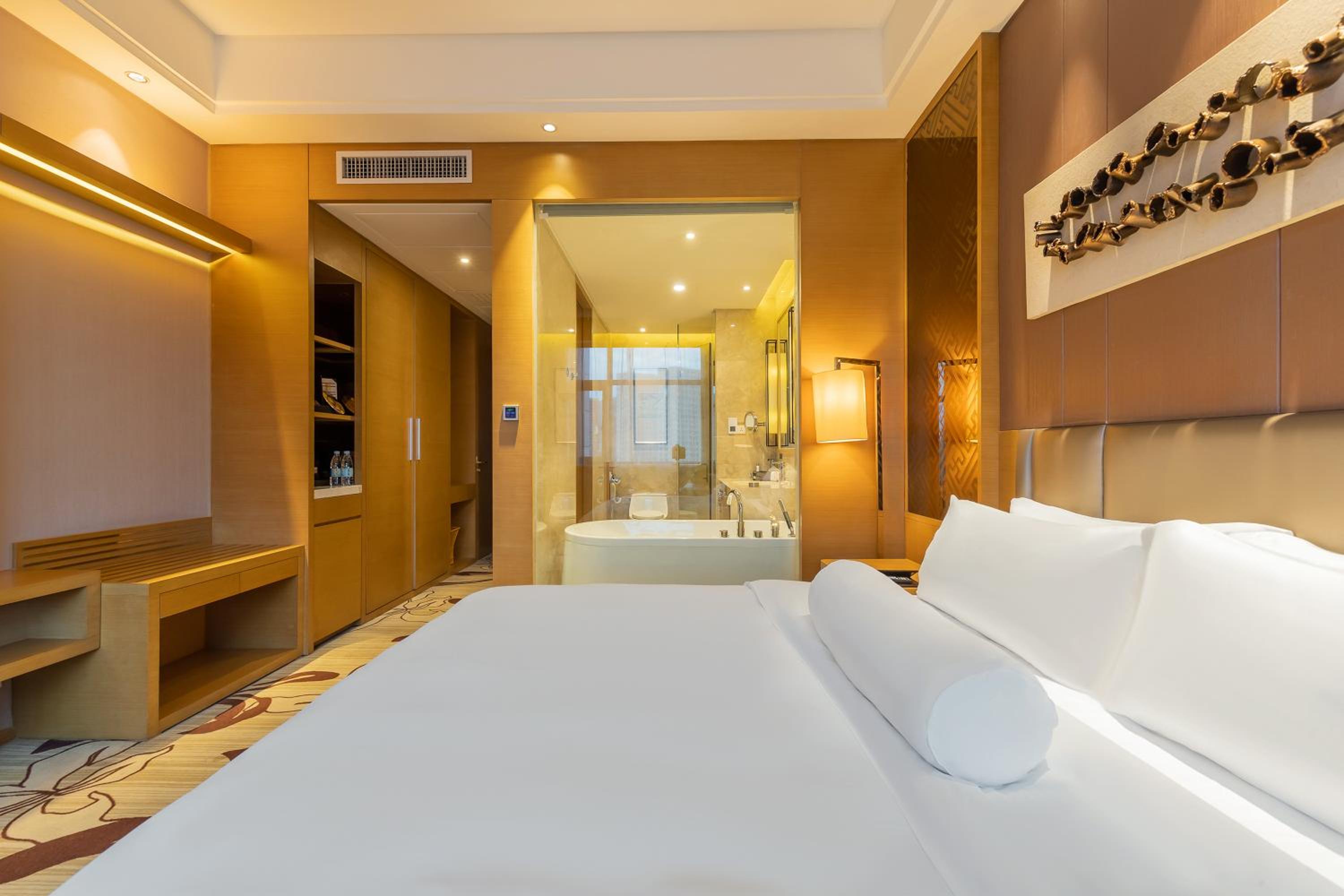 Deluxe King Room photo 2