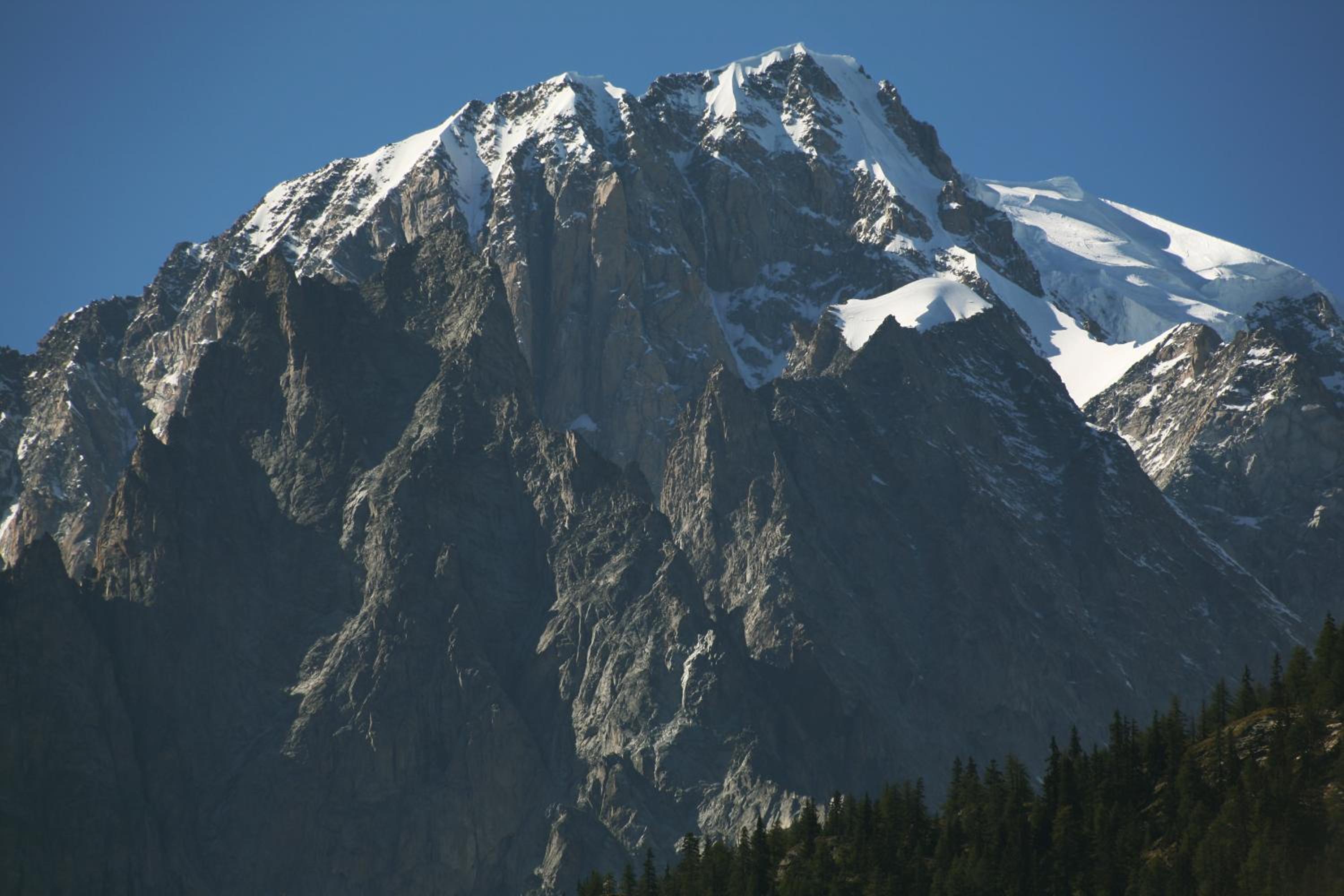 Suite with Mountain View