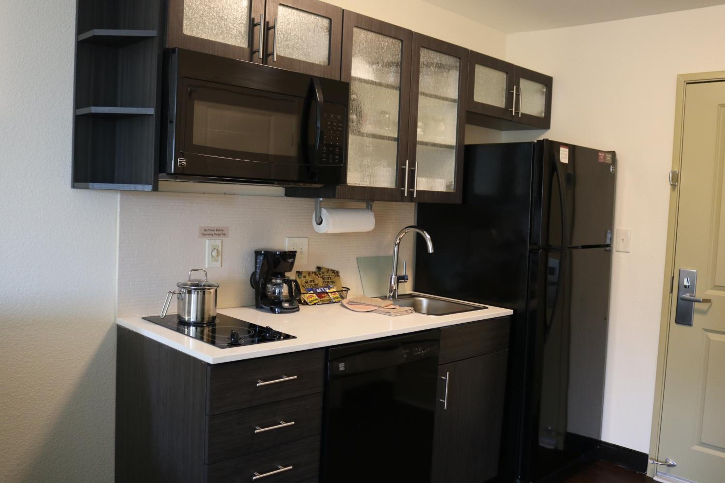 Queen Studio Suite with Two Queen Beds - Mobility Access Roll in Shower/Non-Smoking photo 2