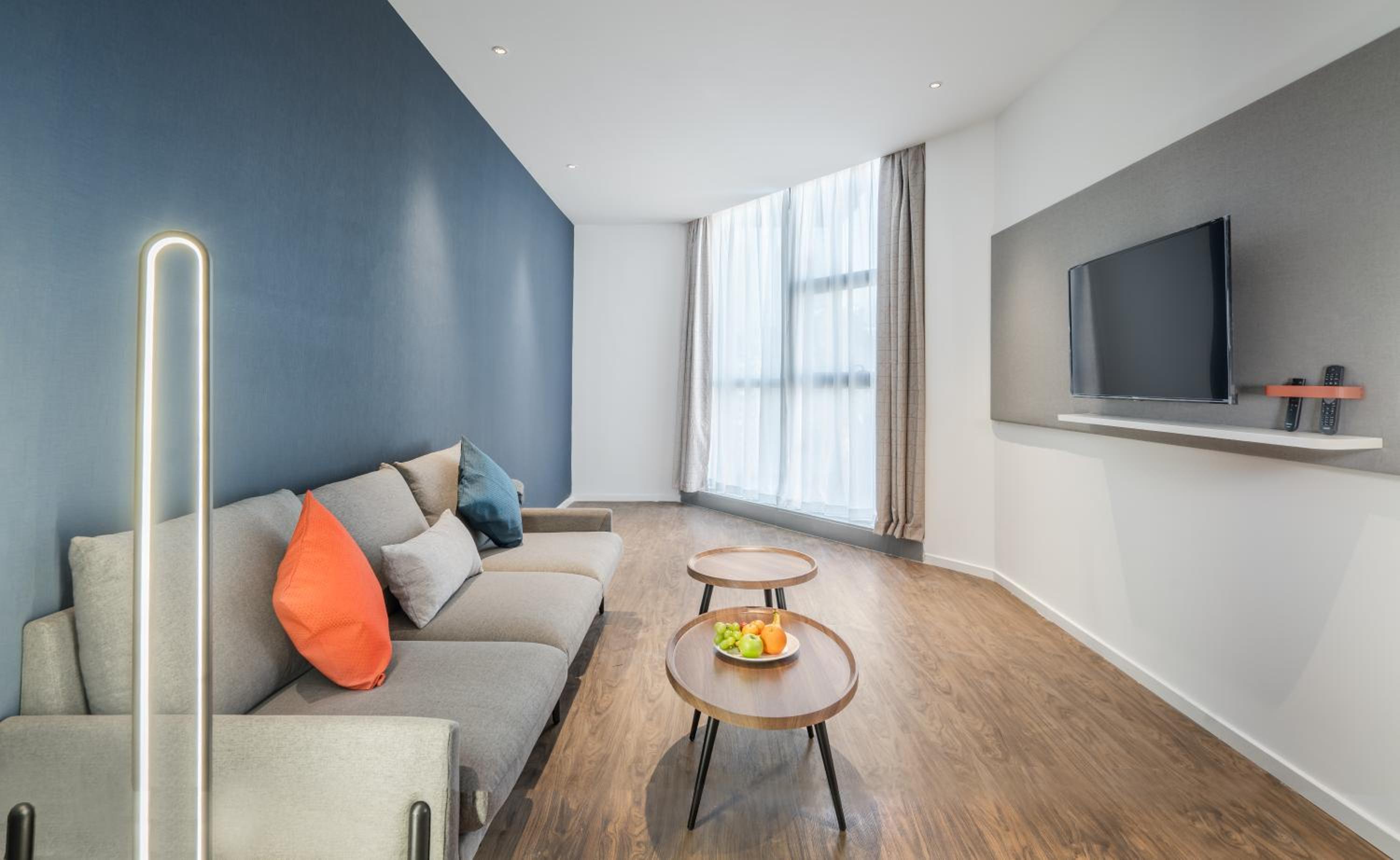 One-Bedroom Suite - Photo 2