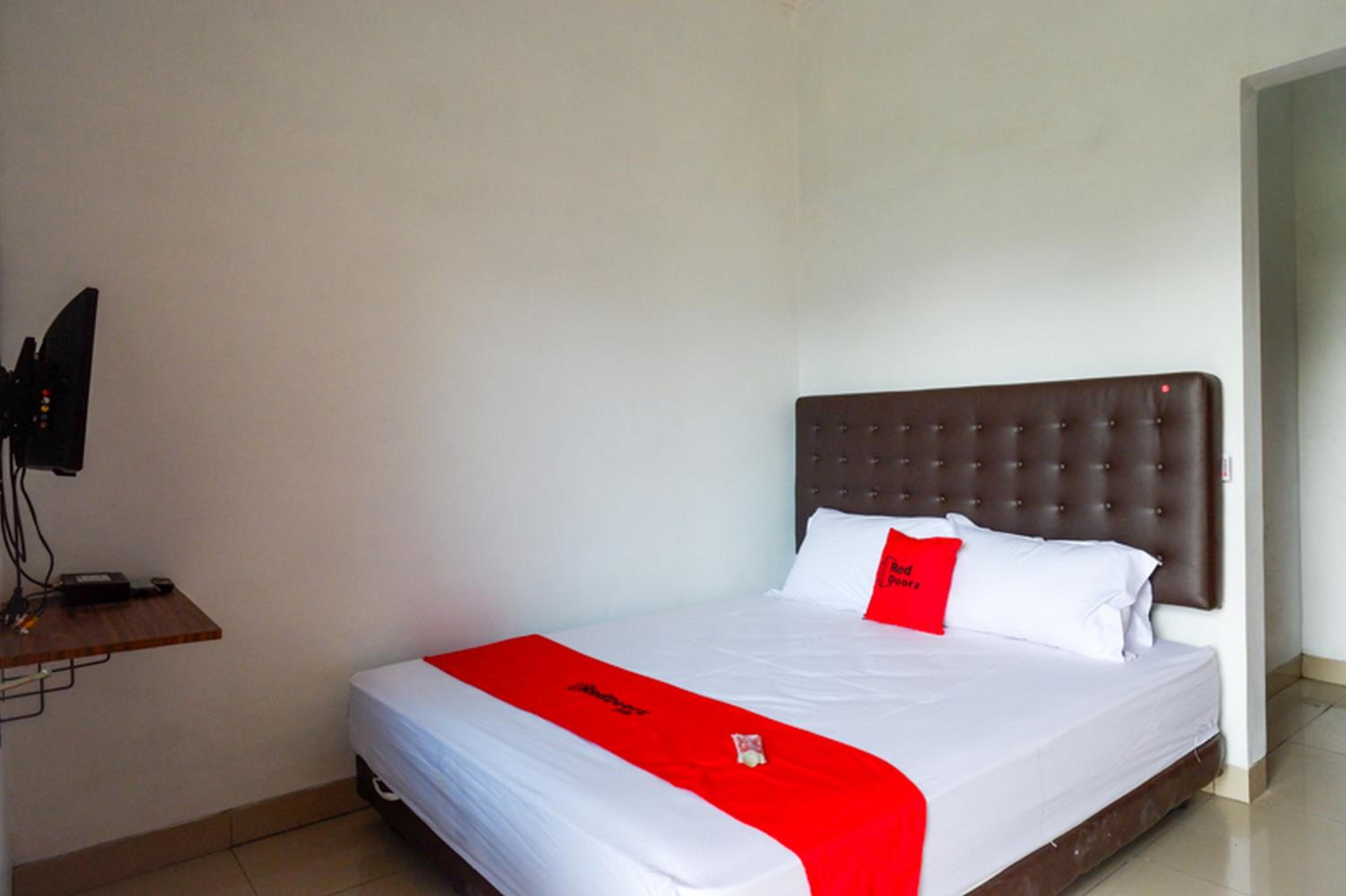 Standard Double Room - Photo 8
