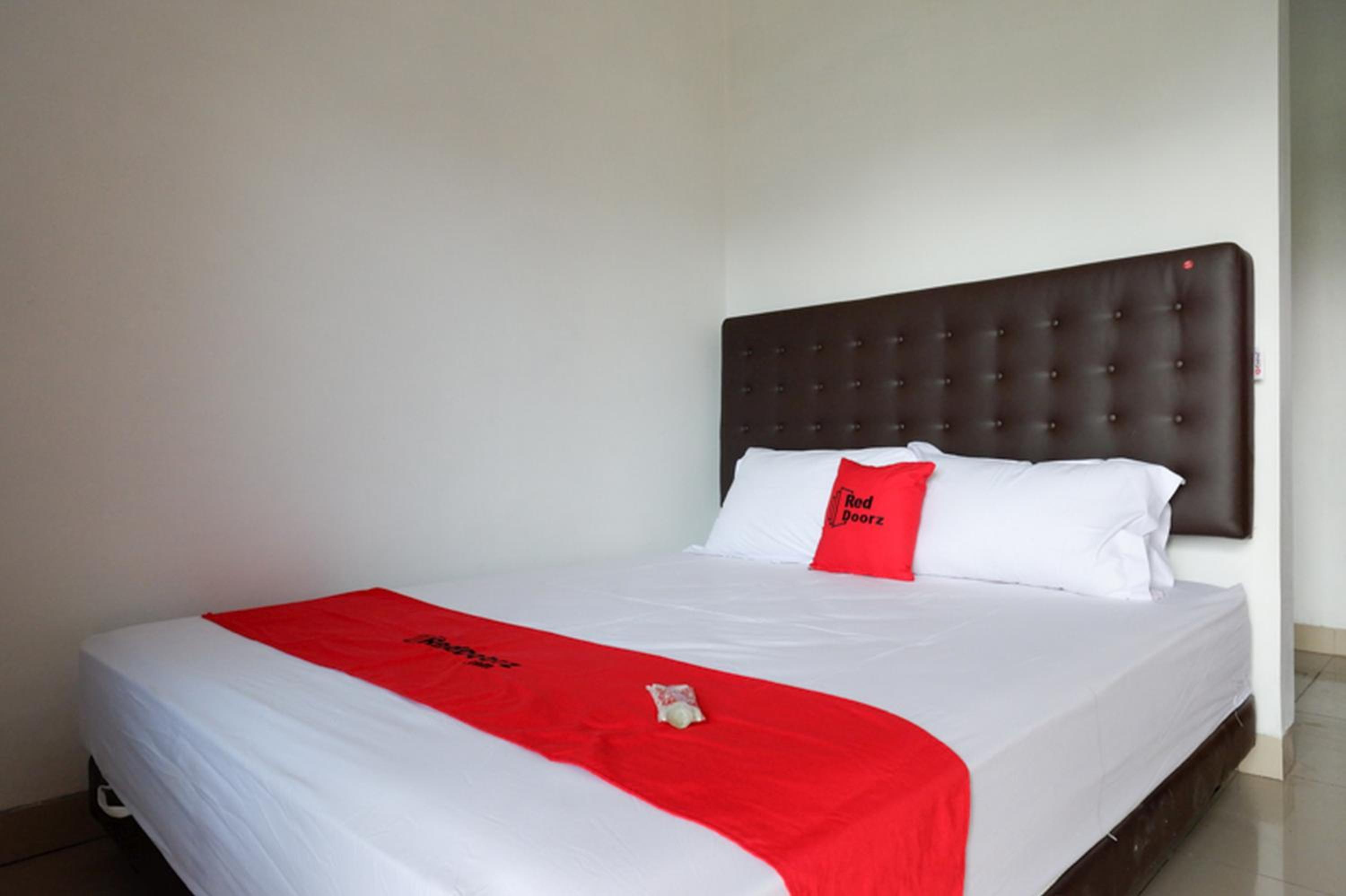 Standard Double Room - Photo 9
