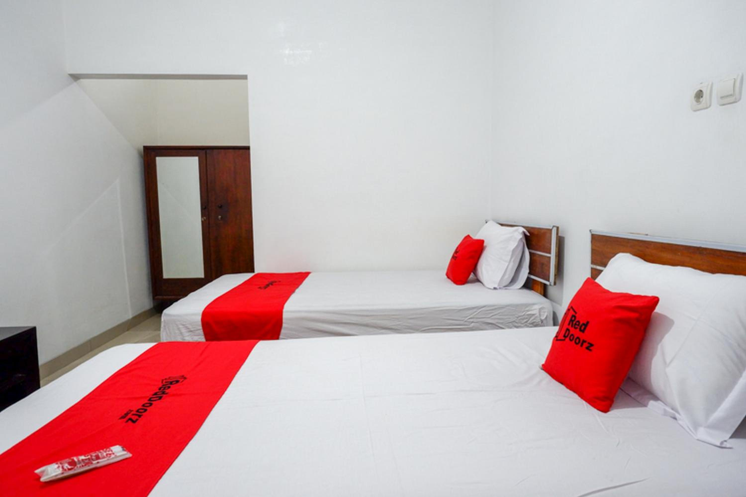 Standard Twin Room - Photo 10