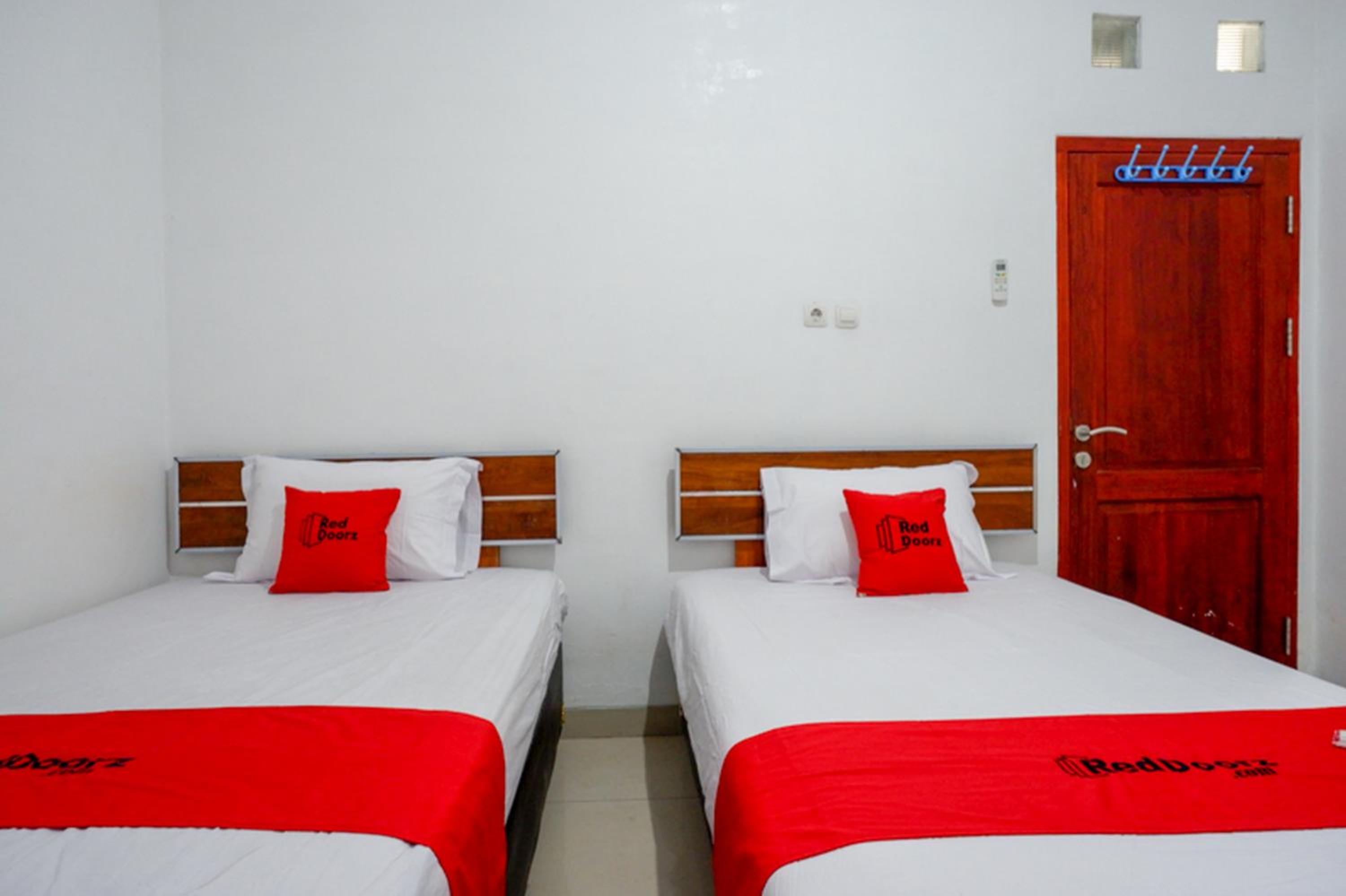Standard Twin Room - Photo 9