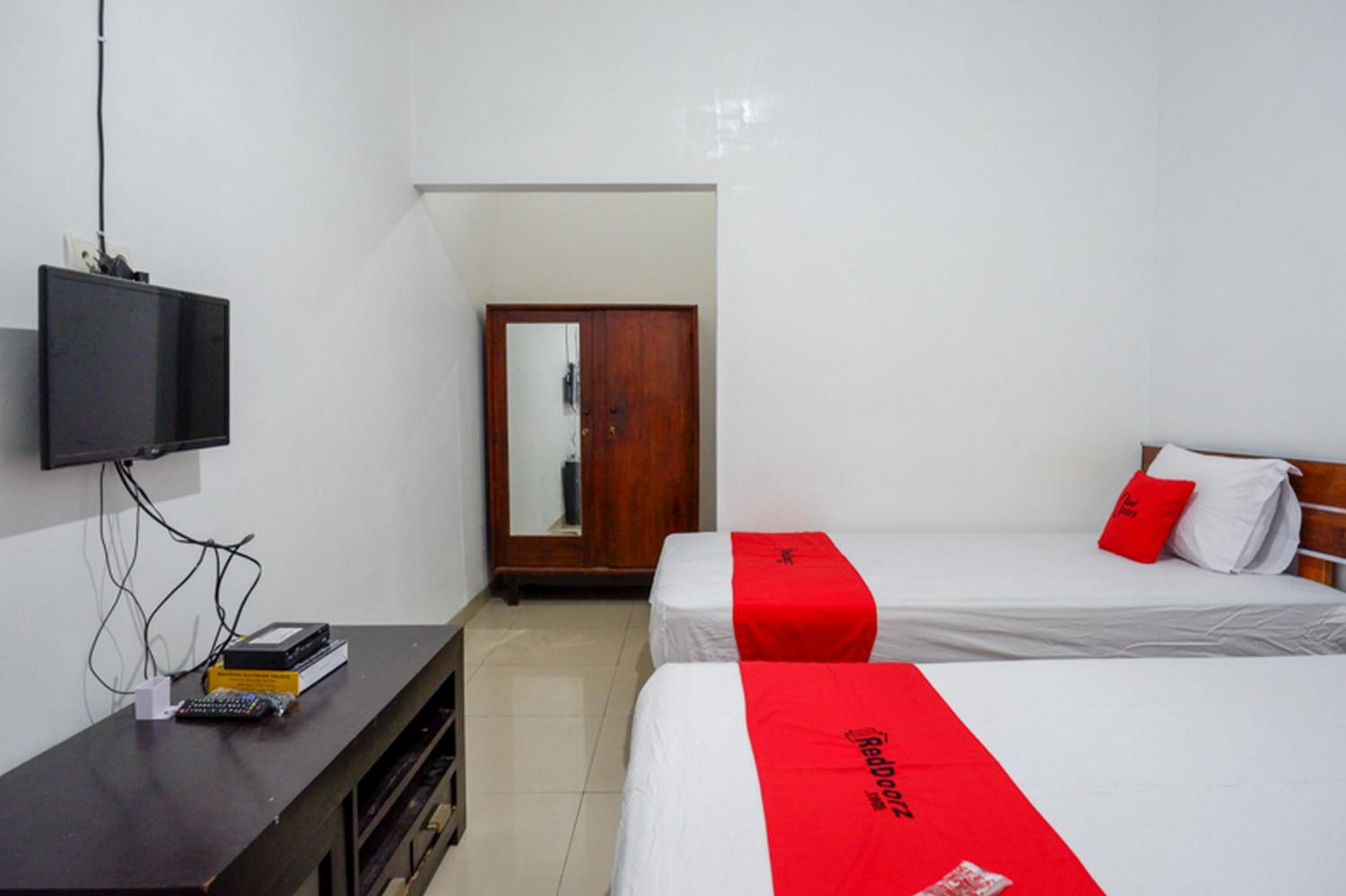 Standard Twin Room - Photo 8