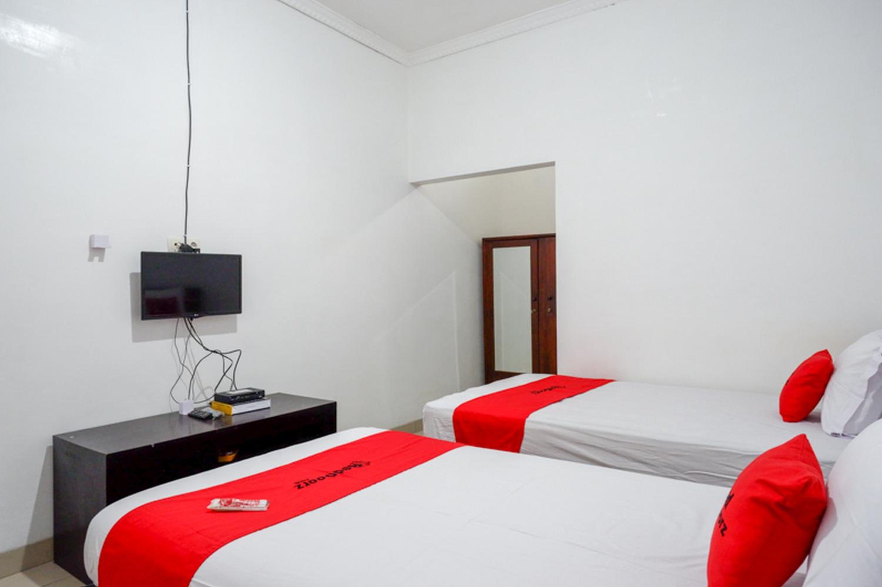 Standard Twin Room - Photo 7