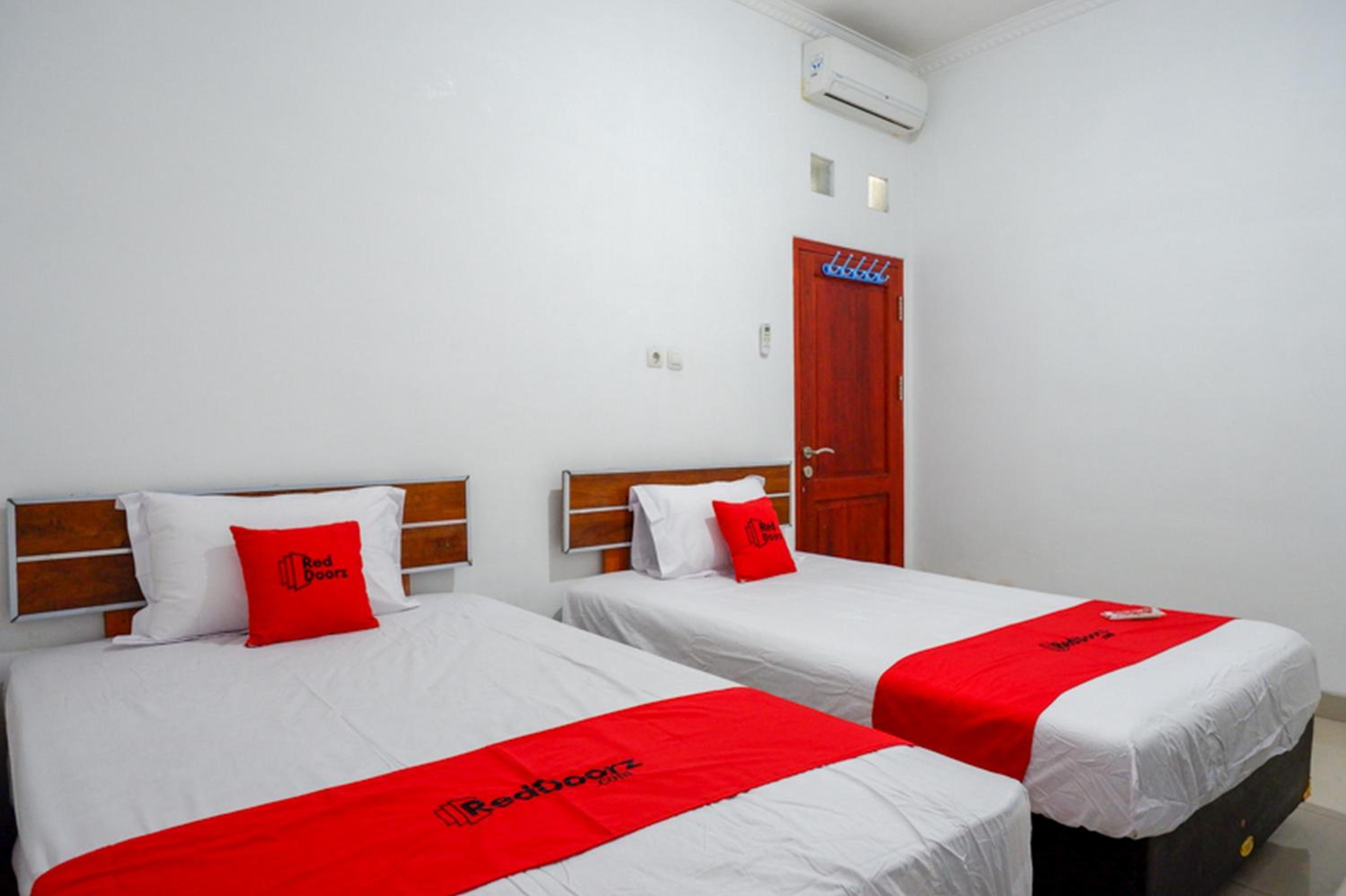 Standard Twin Room - Photo 4
