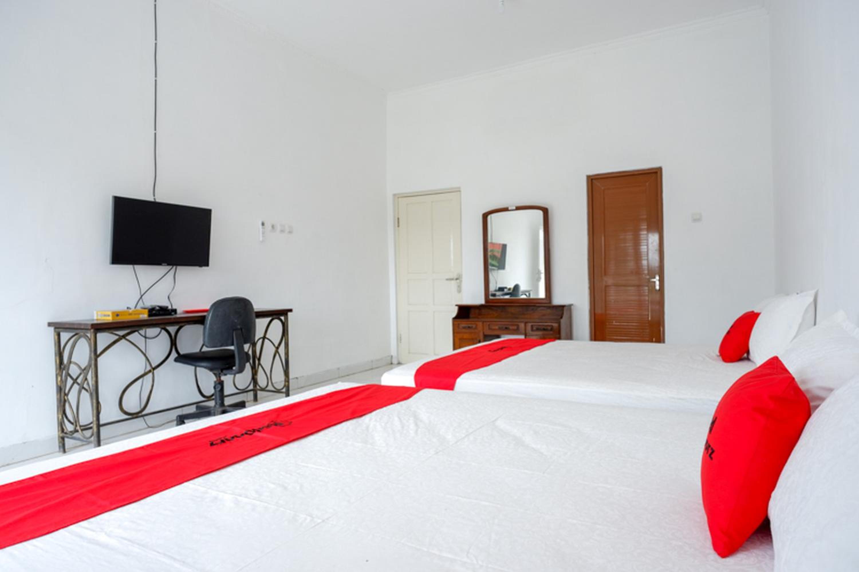 Family Room - Photo 1