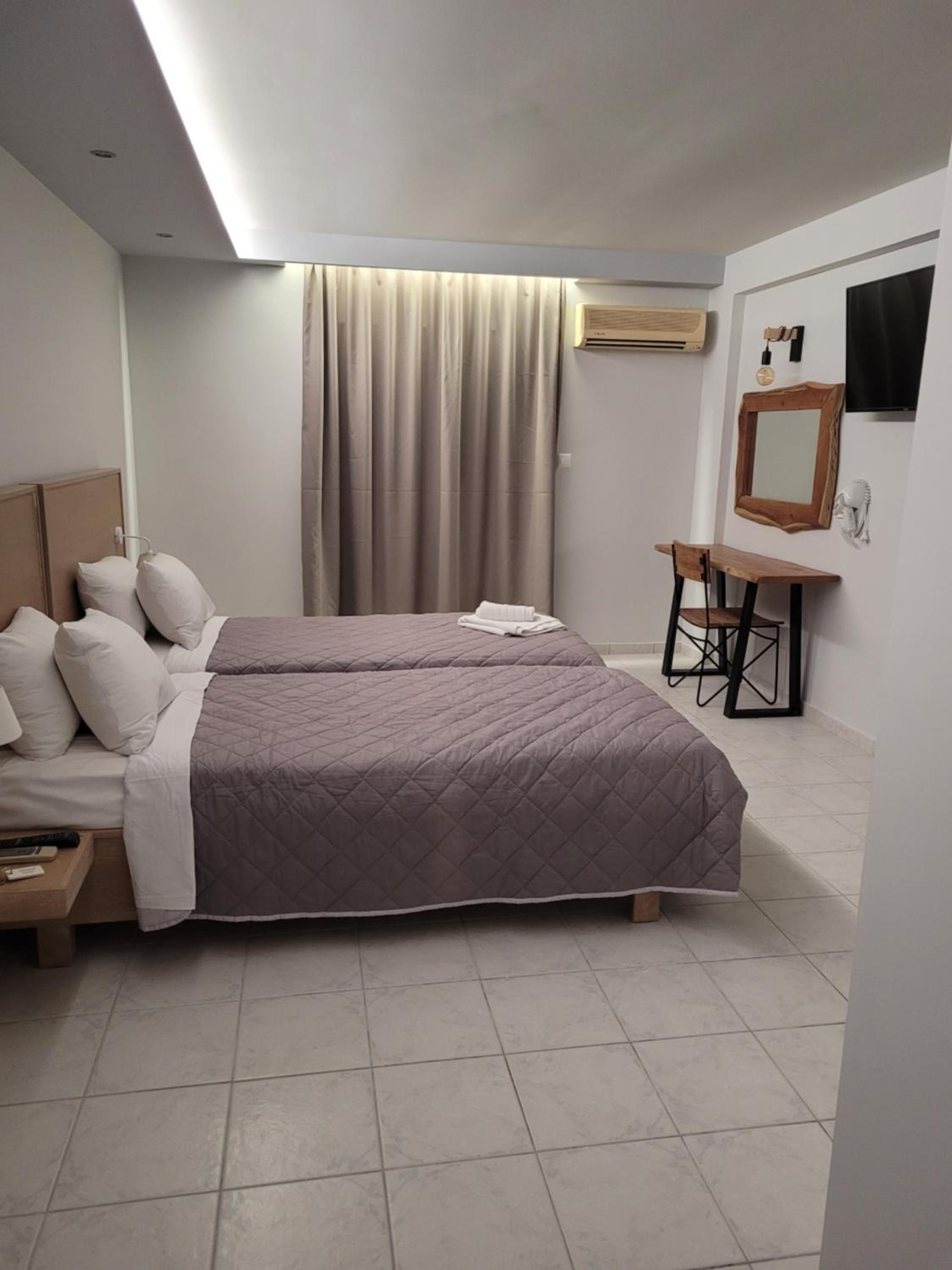 Classic Triple Room - Photo 20