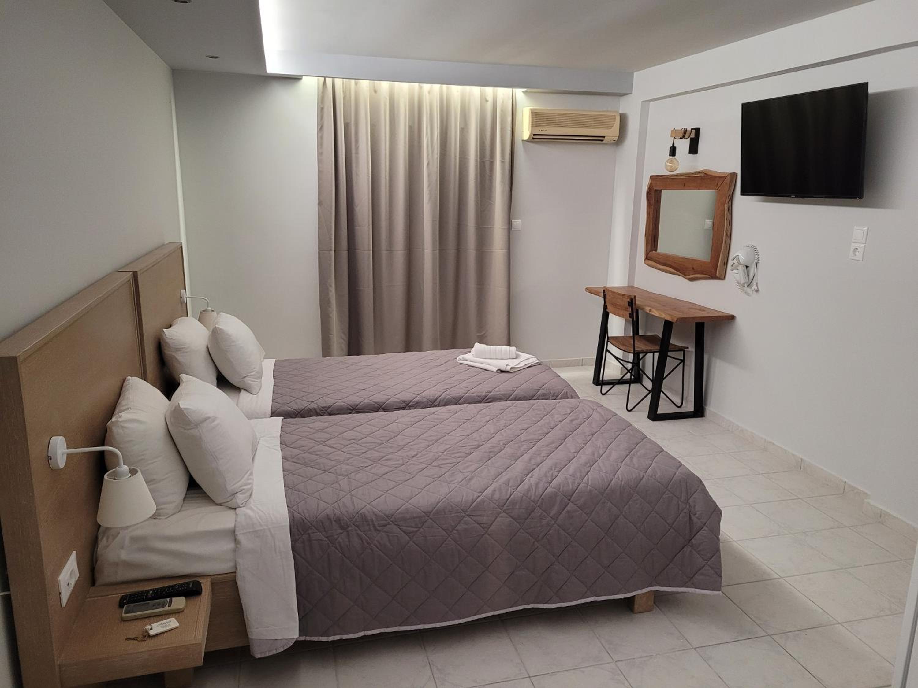 Classic Triple Room - Photo 31