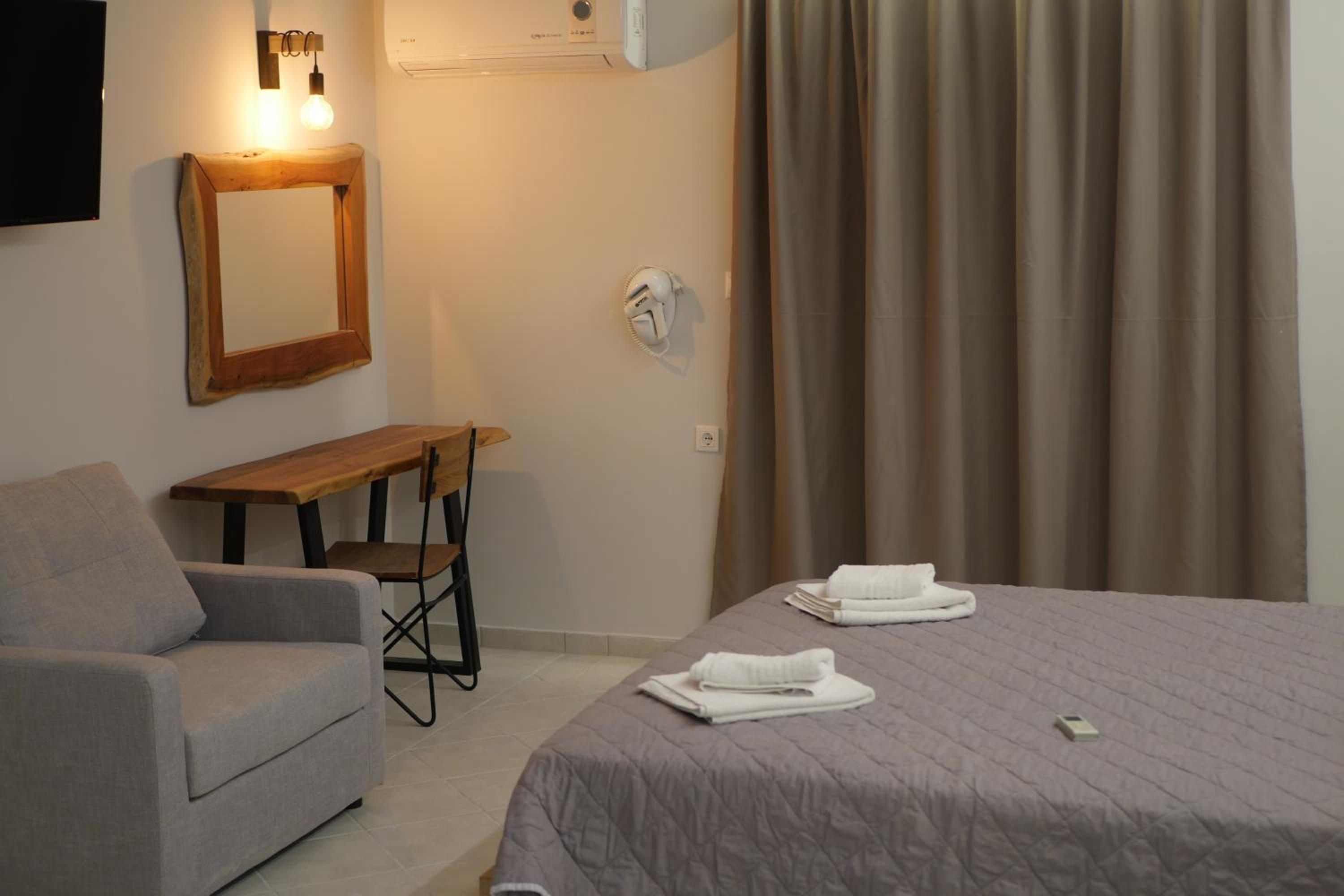 Classic Triple Room - Photo 13