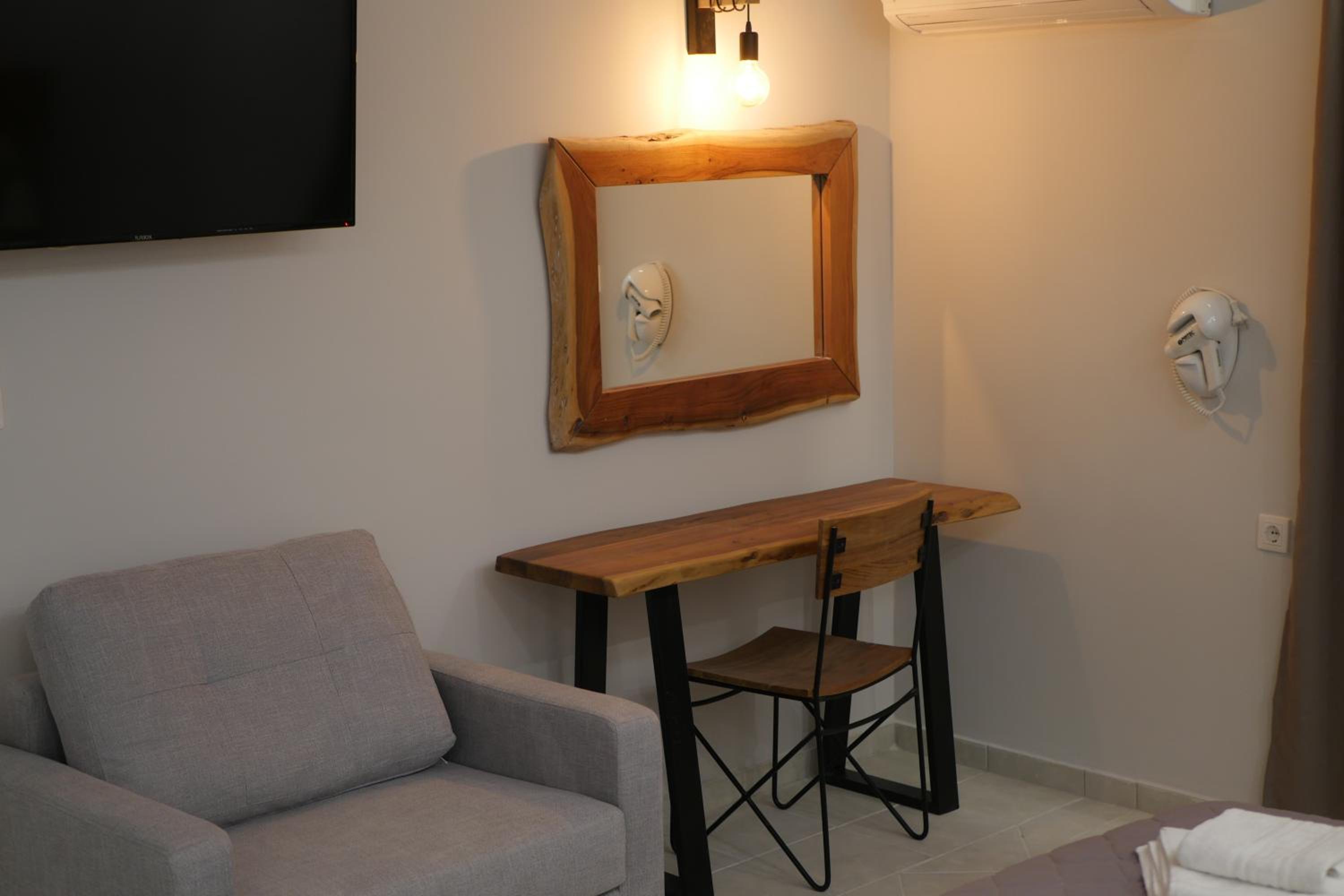 Classic Triple Room - Photo 9