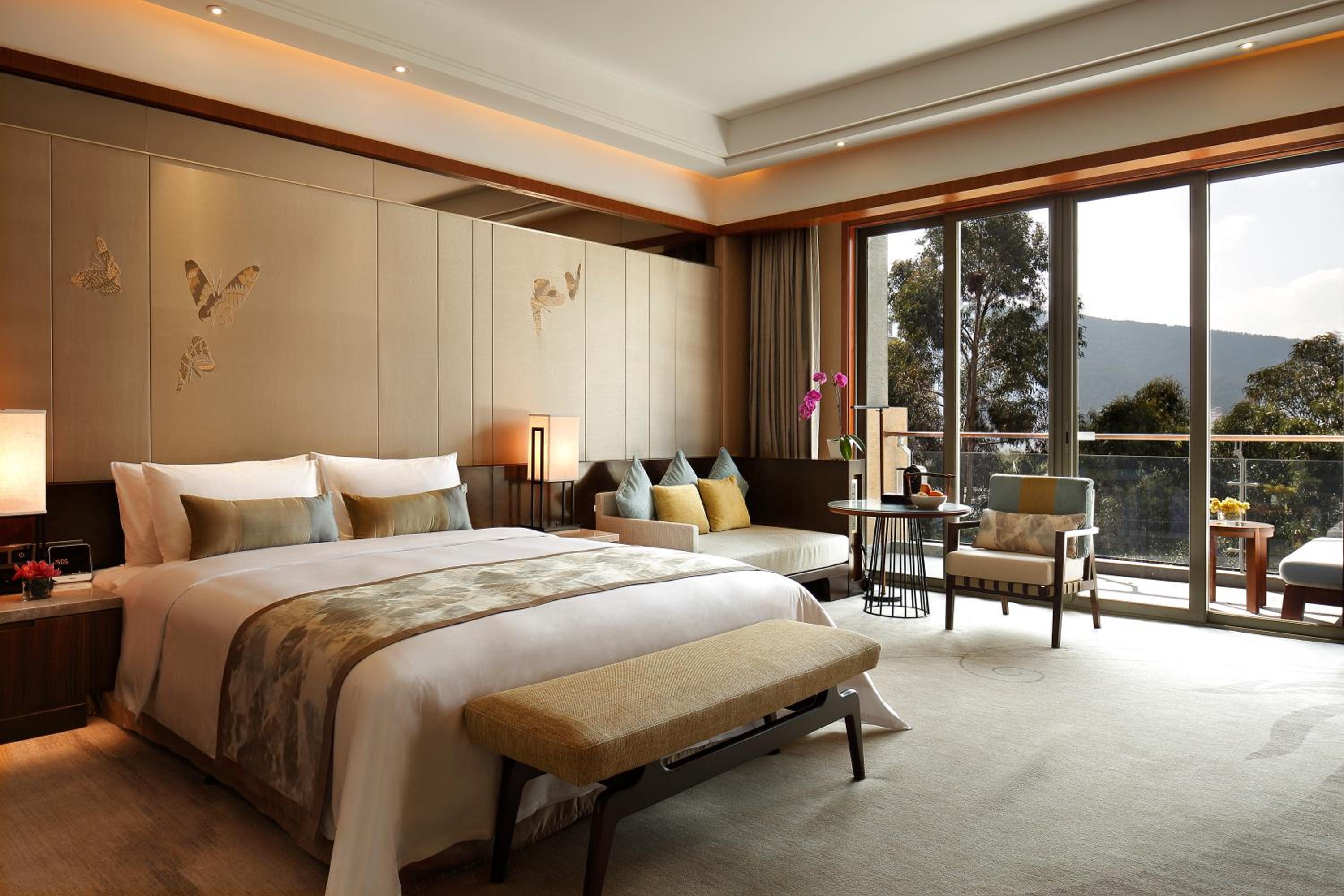 Premium King Room with Balcony thumbnail 5