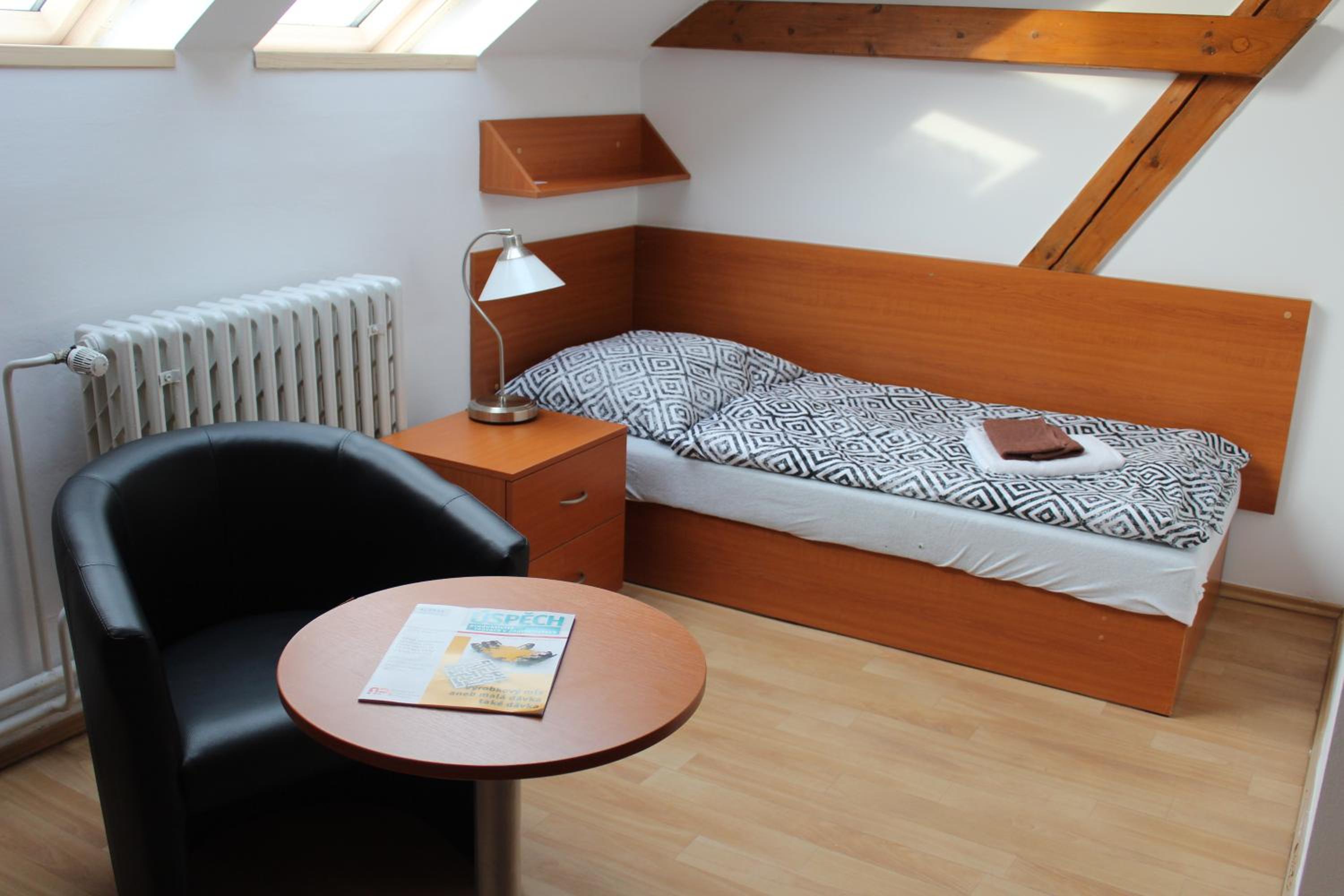 Economy Twin Room - Photo 3