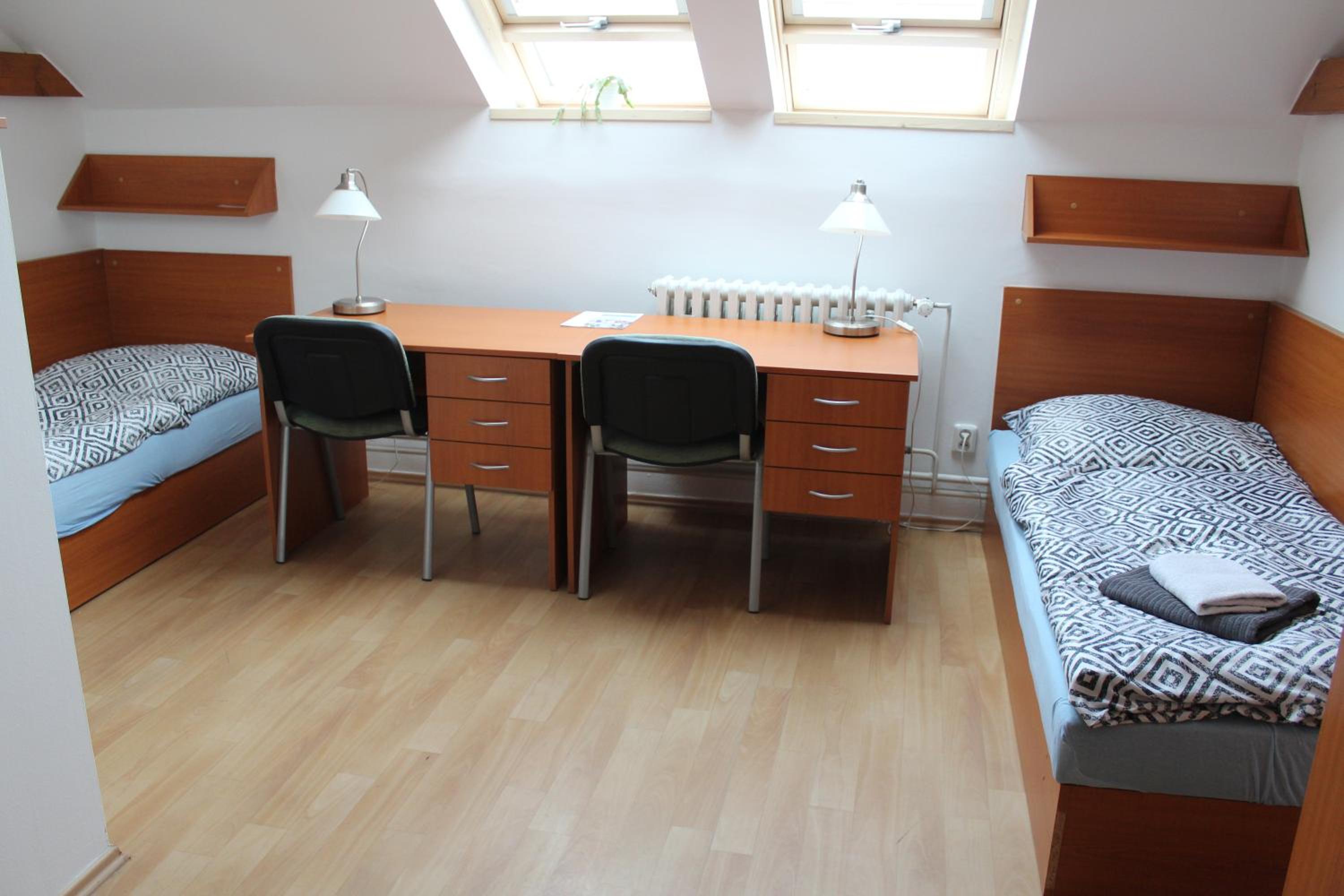 Economy Twin Room - Photo 9