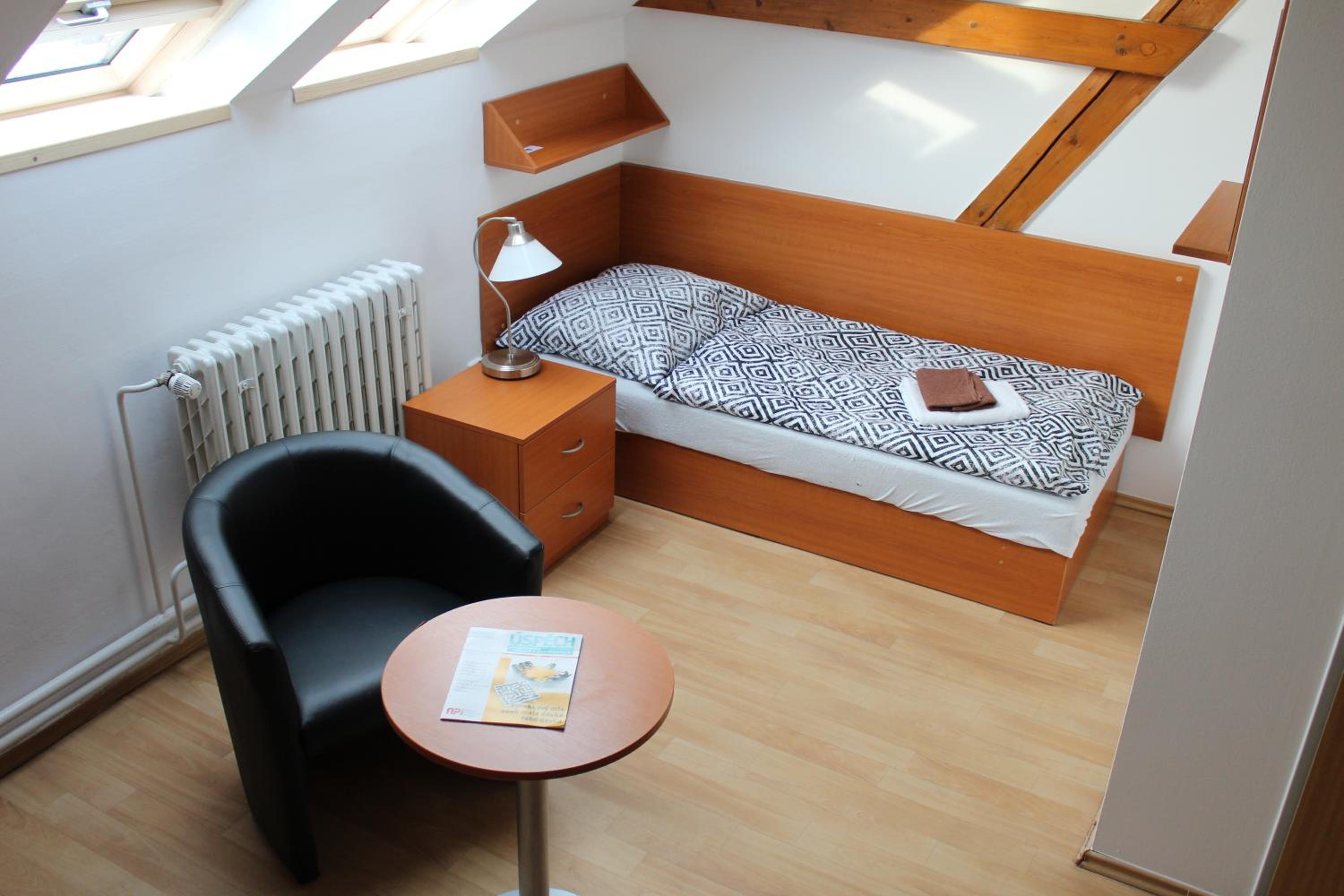 Economy Twin Room - Photo 4