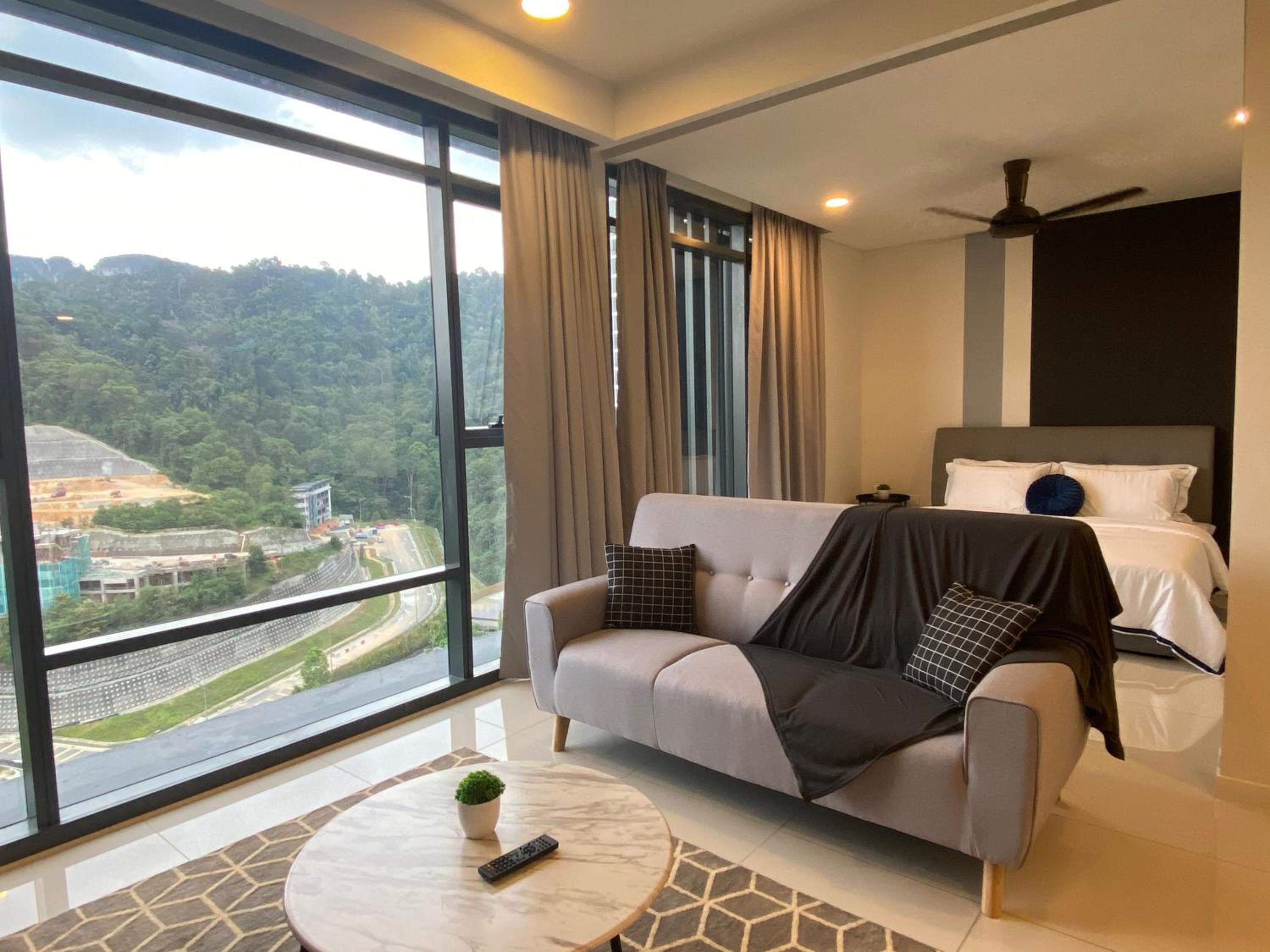 Apartment with Mountain View