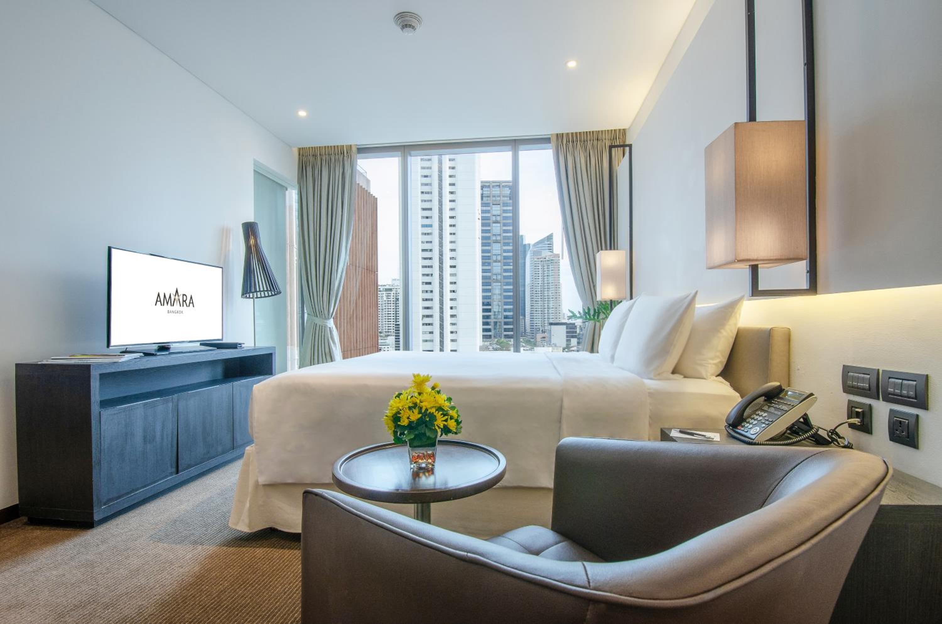 Club 10 Double Room with Lounge Access - Photo 15