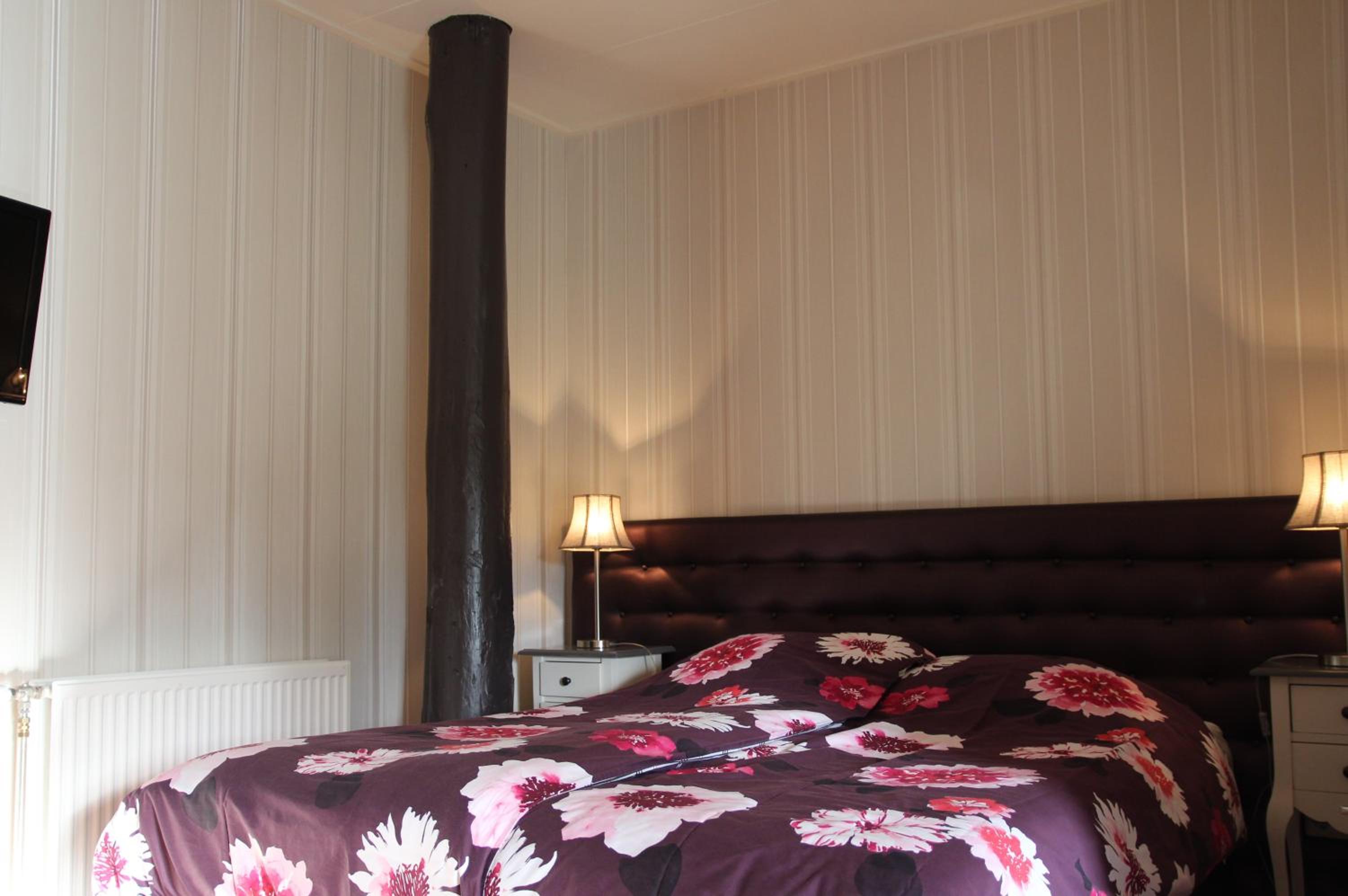 Comfort Double Or Twin Room With Bathroom And Terrace photo 3
