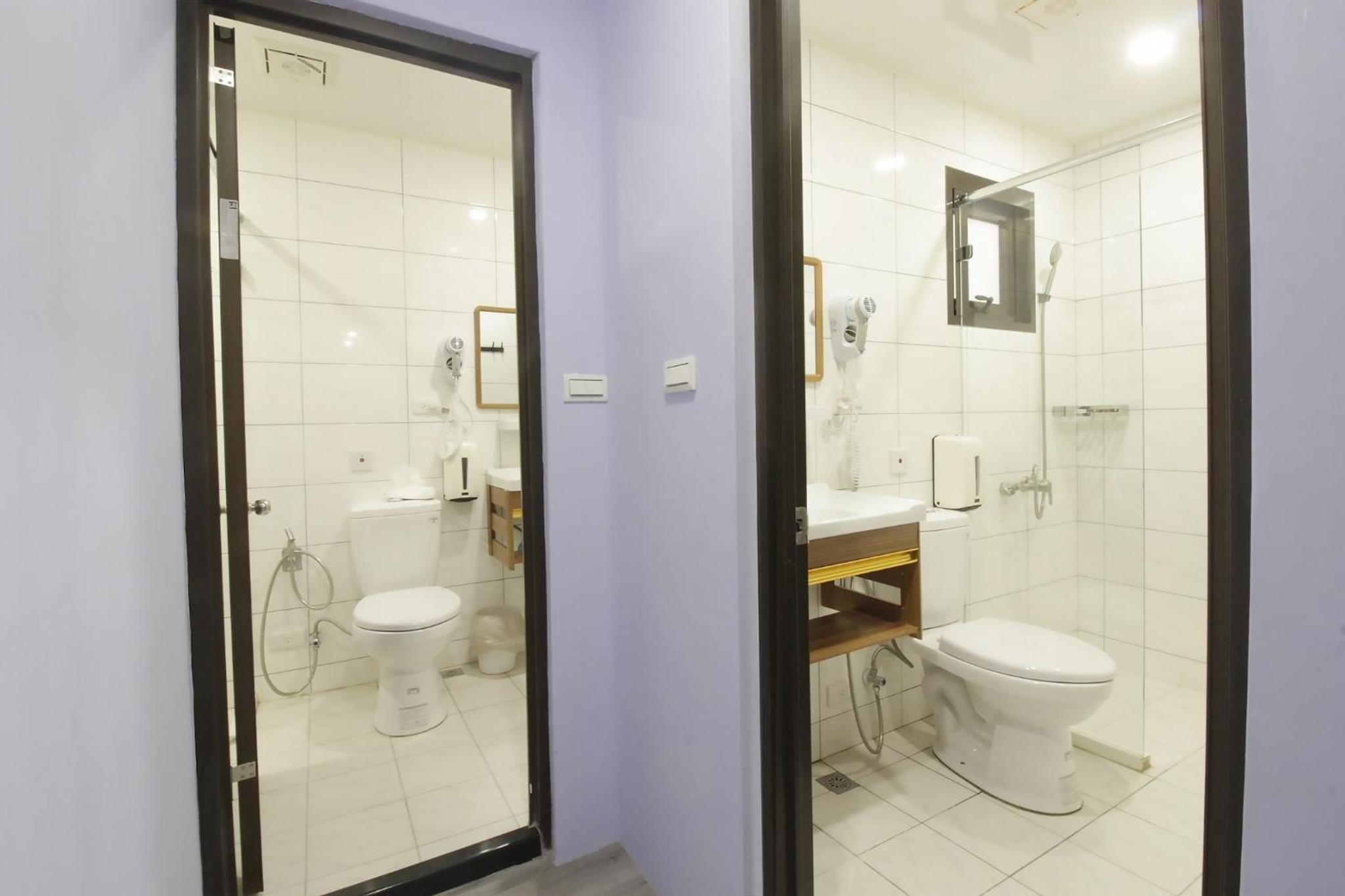 8-Bed Male Dormitory Room photo 3