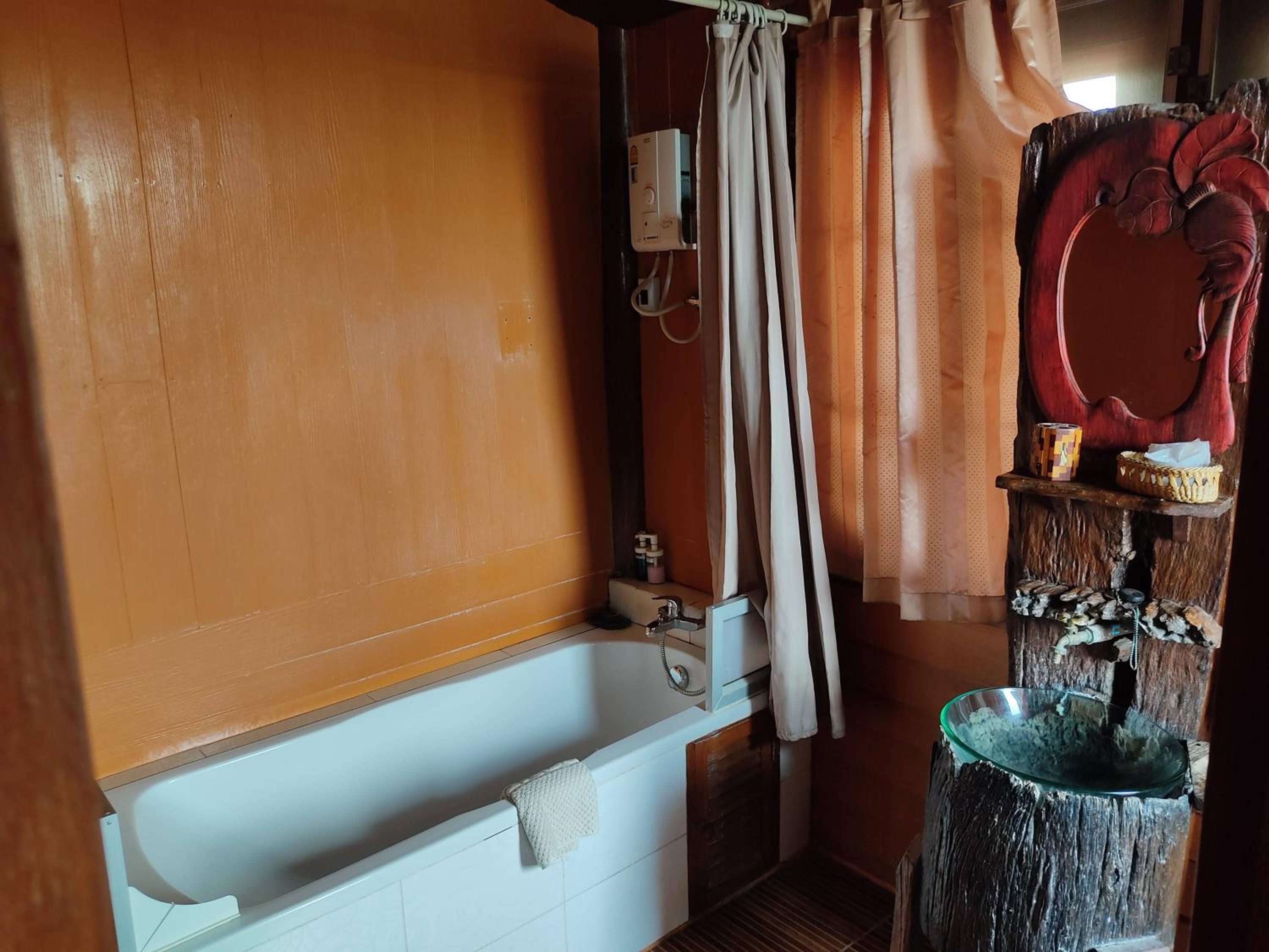 Suite with Balcony - Photo 7