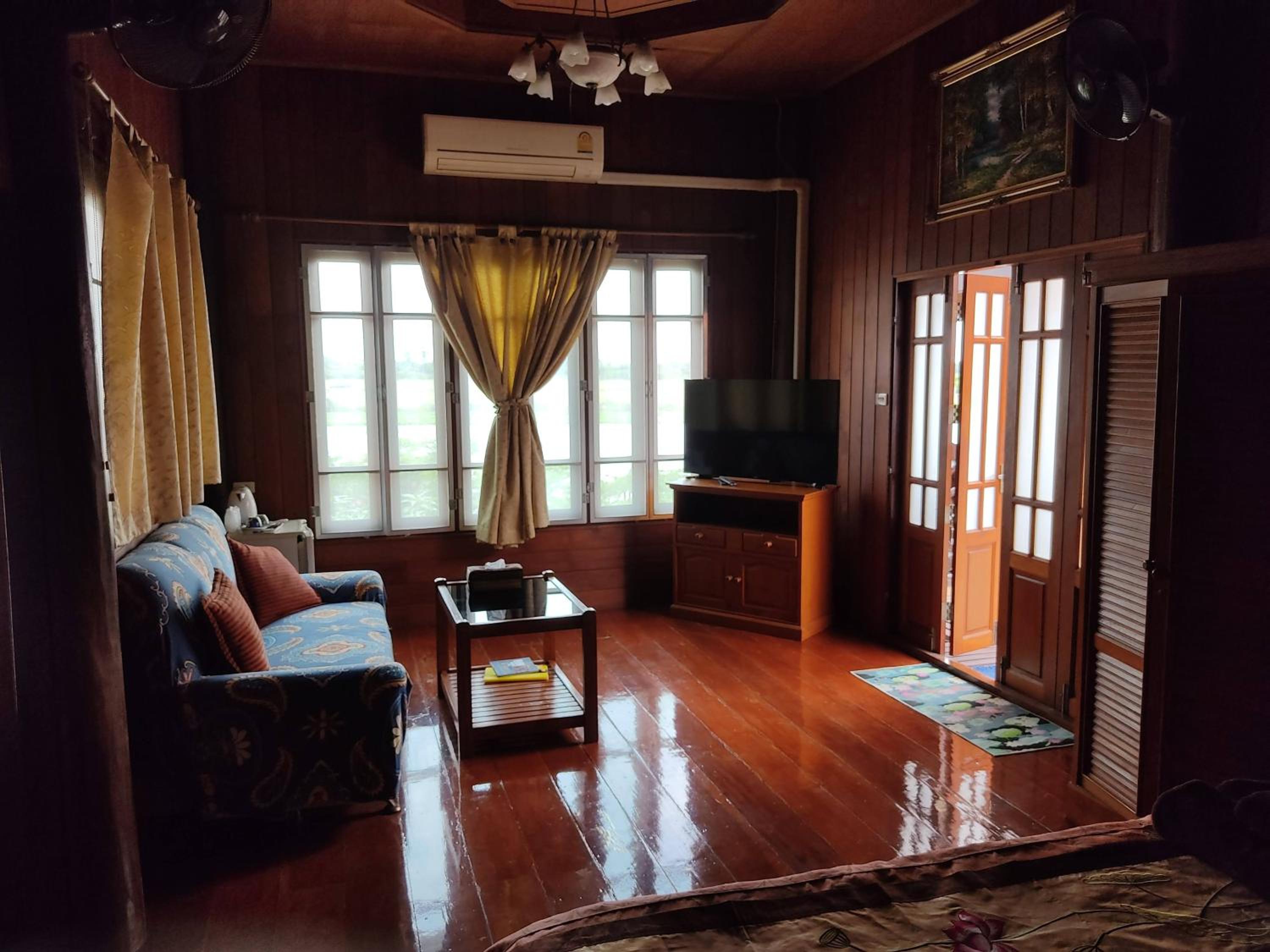 Suite with Balcony - Photo 2