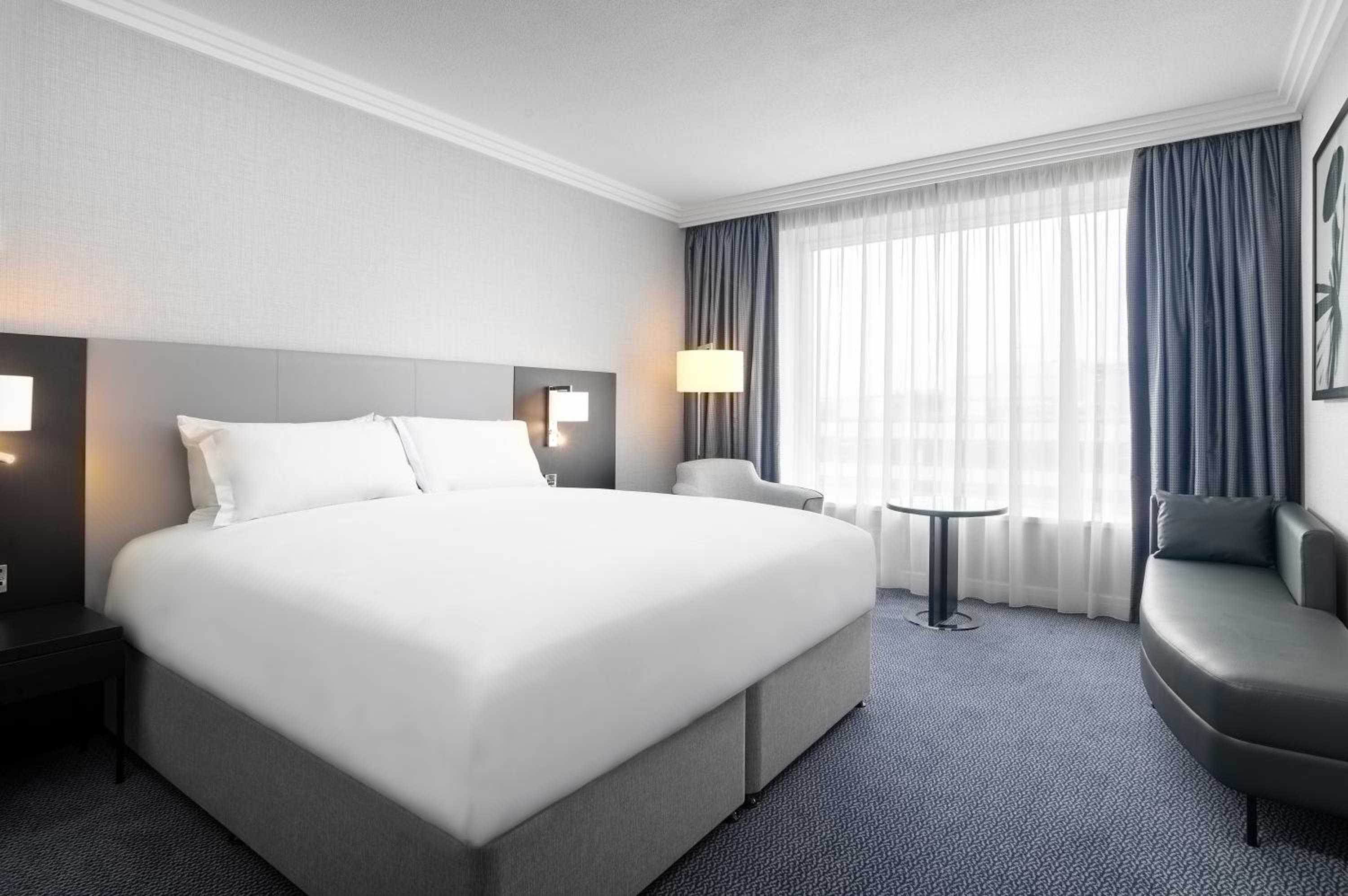 Double or Twin Room with 8 Days Meet and Greet Parking photo 1