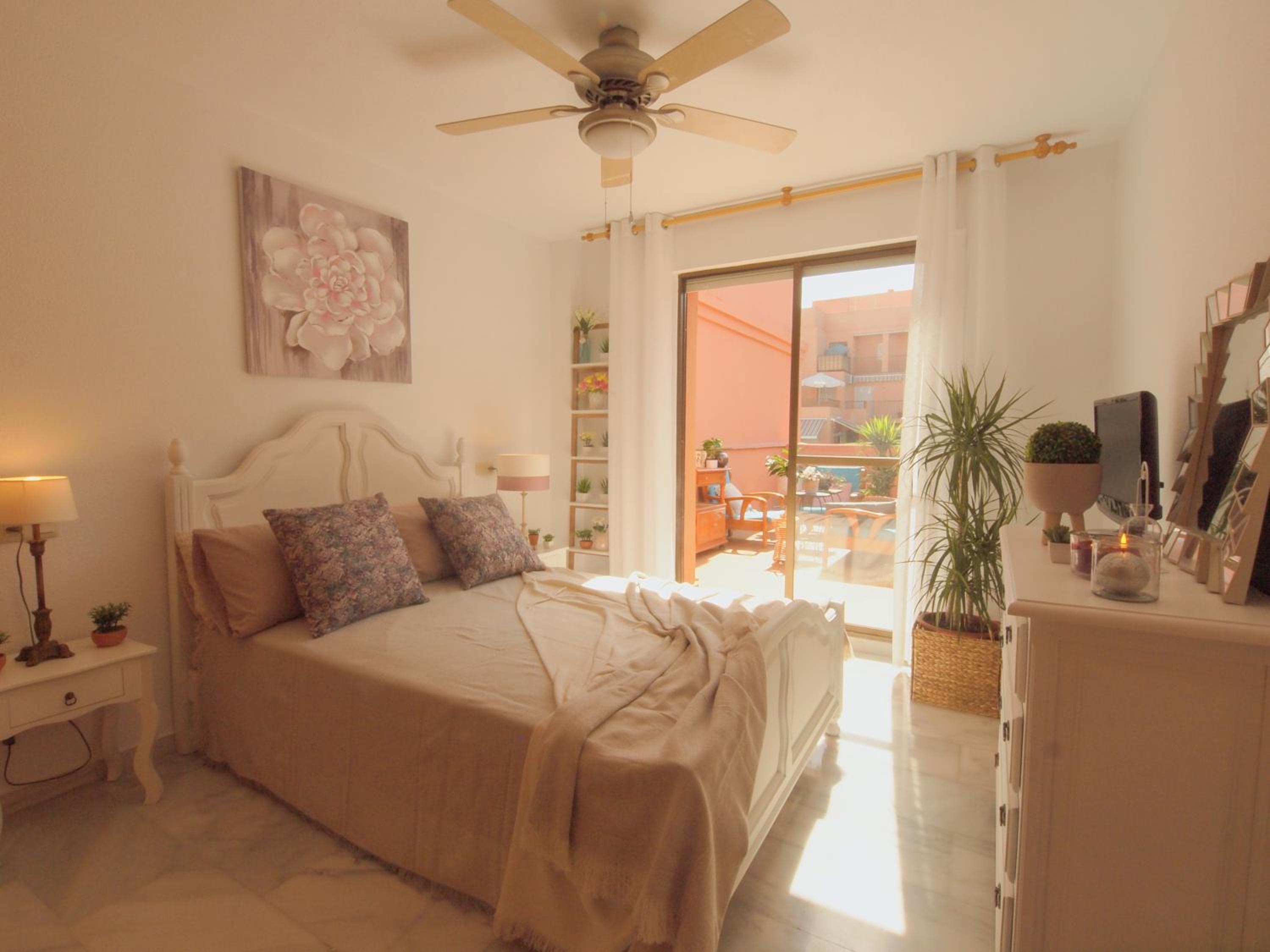 Five-Bedroom House photo 3